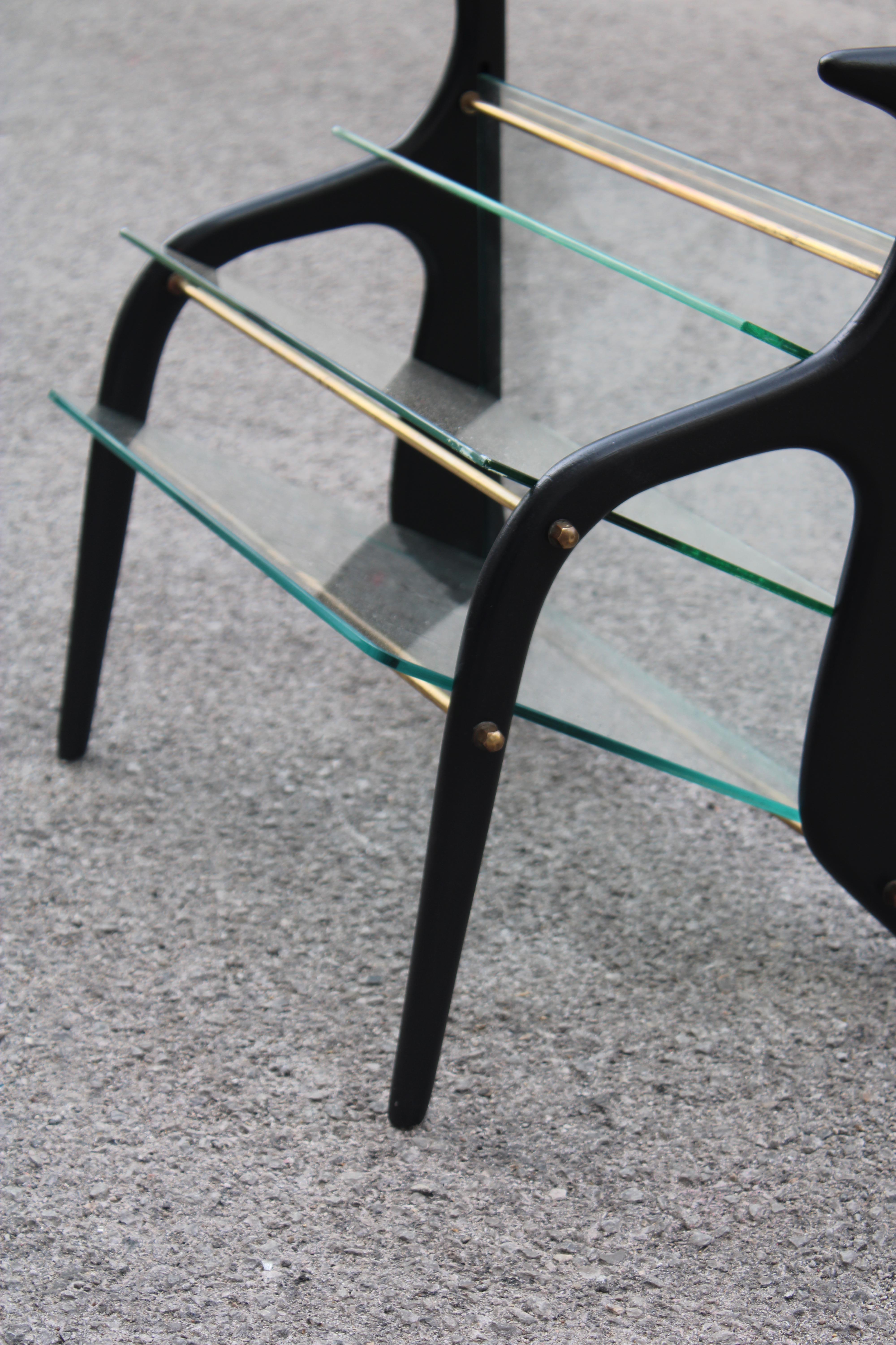 Mid-20th Century Portariviste in legno Curvato e vetri Cesare Lacca Mid-century Italian Design in vendita