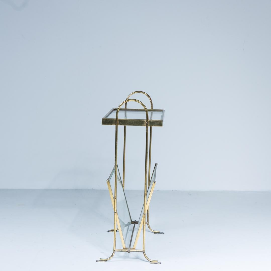 Italian Porte-revues en laiton et verre, 1970 en vente