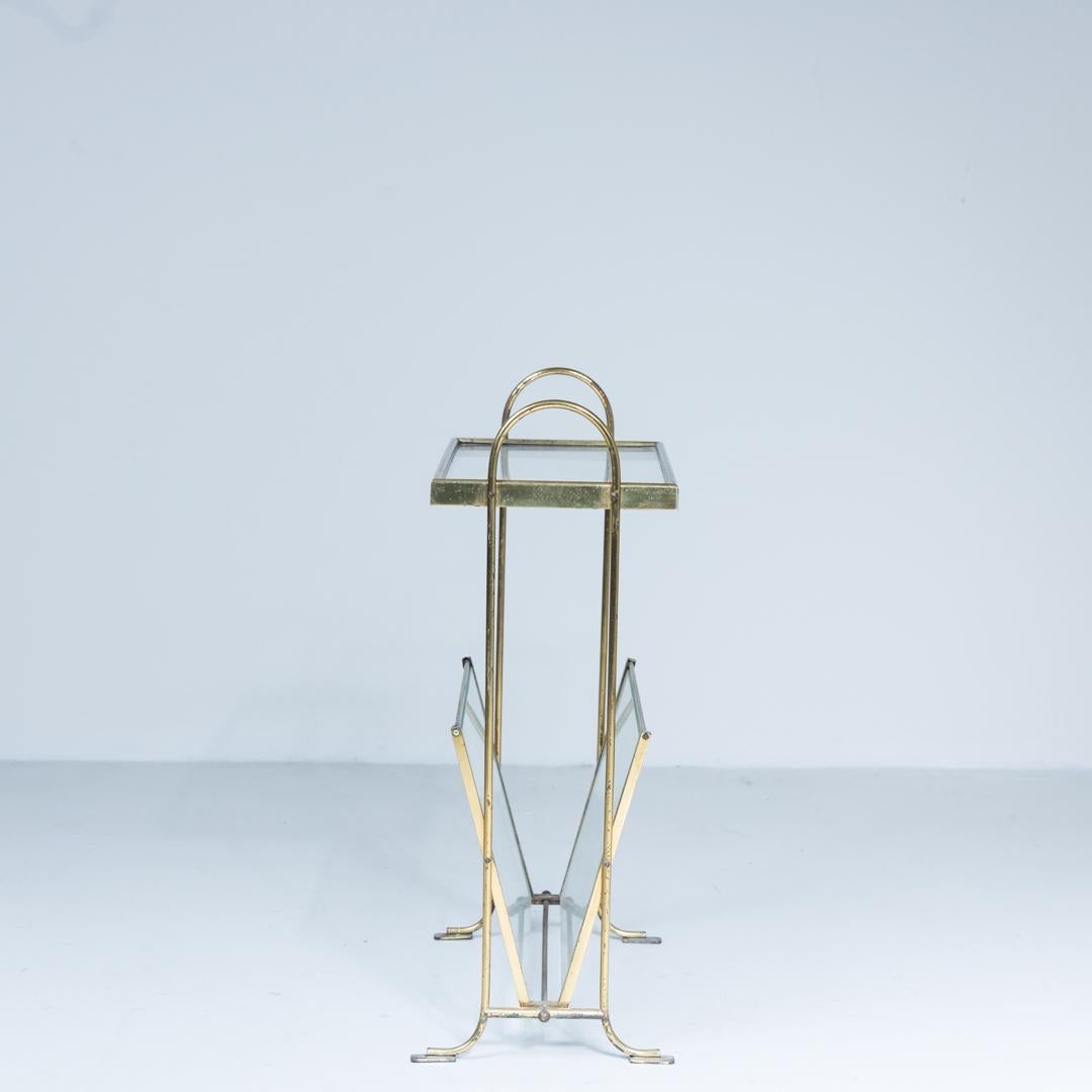 Porte-revues en laiton et verre, 1970 Bon état - En vente à Milano, Lombardia