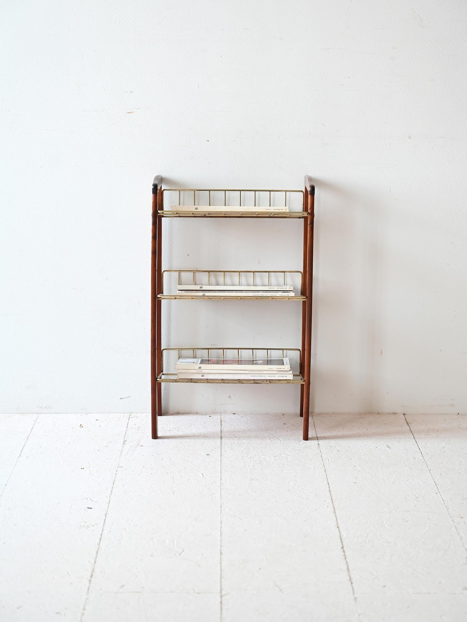 1950s magazine rack with wooden frame and gilded metal shelves.

A piece of furniture with vintage charm that can be used not only as a magazine rack, but also as a towel holder in the bathroom or as a bedside table. 
Good conditions. Potrebbe