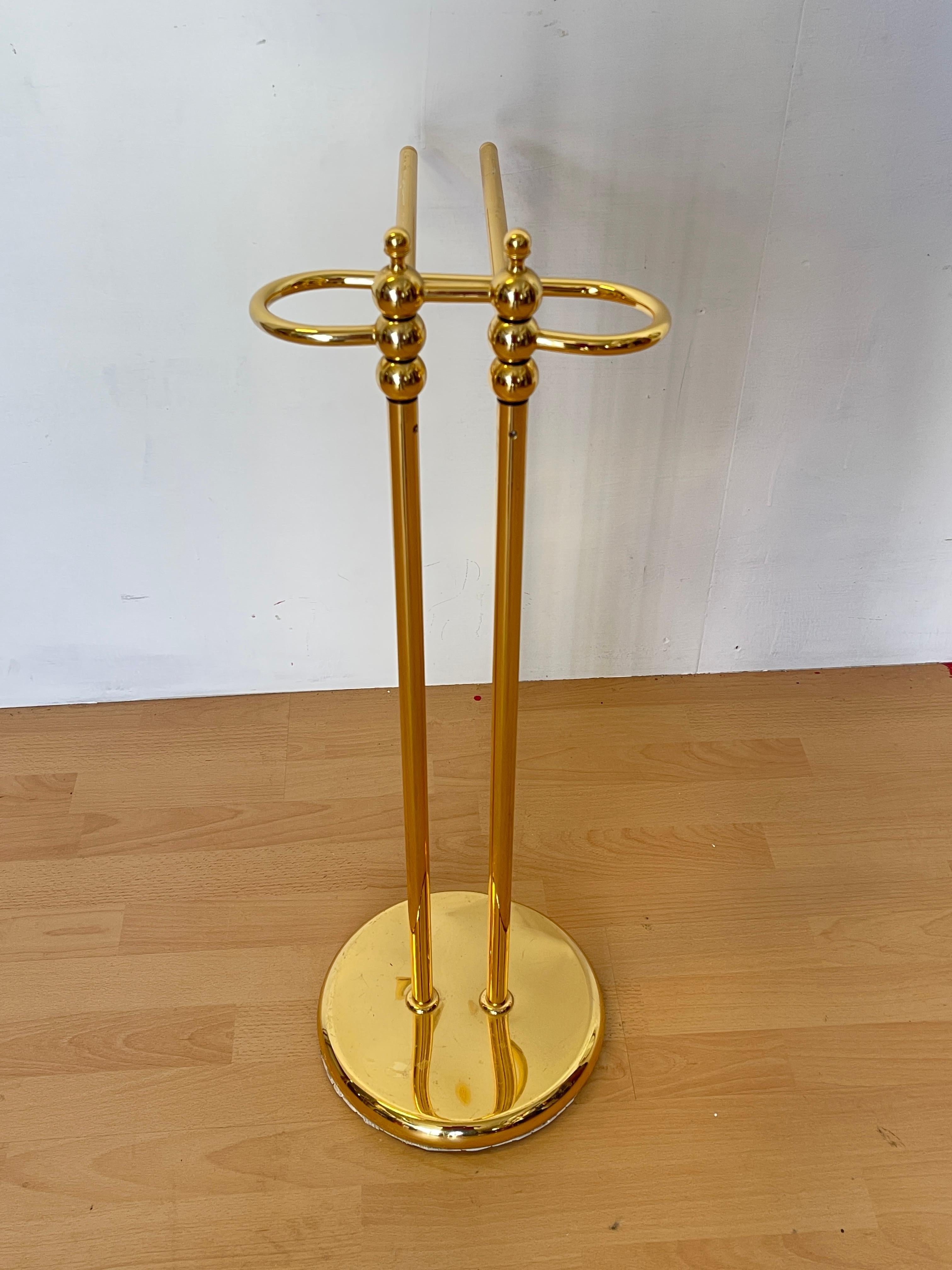 Mid-Century moderno Portasciugamani da Terra in Ottone Lucido – Design Elegante e Funzionale in vendita