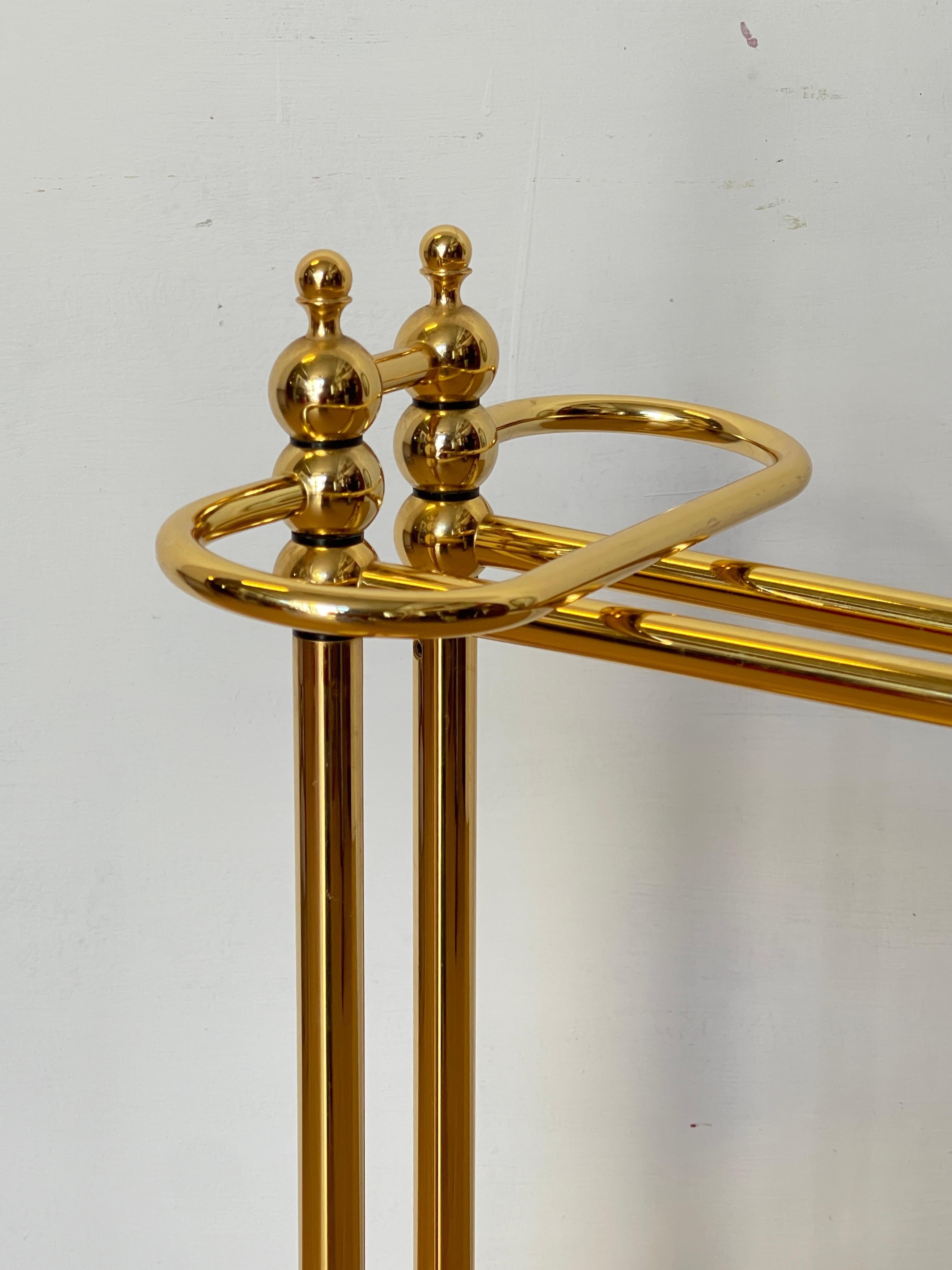 Portasciugamani da Terra in Ottone Lucido – Design Elegante e Funzionale In condizioni buone in vendita a Cantù, IT