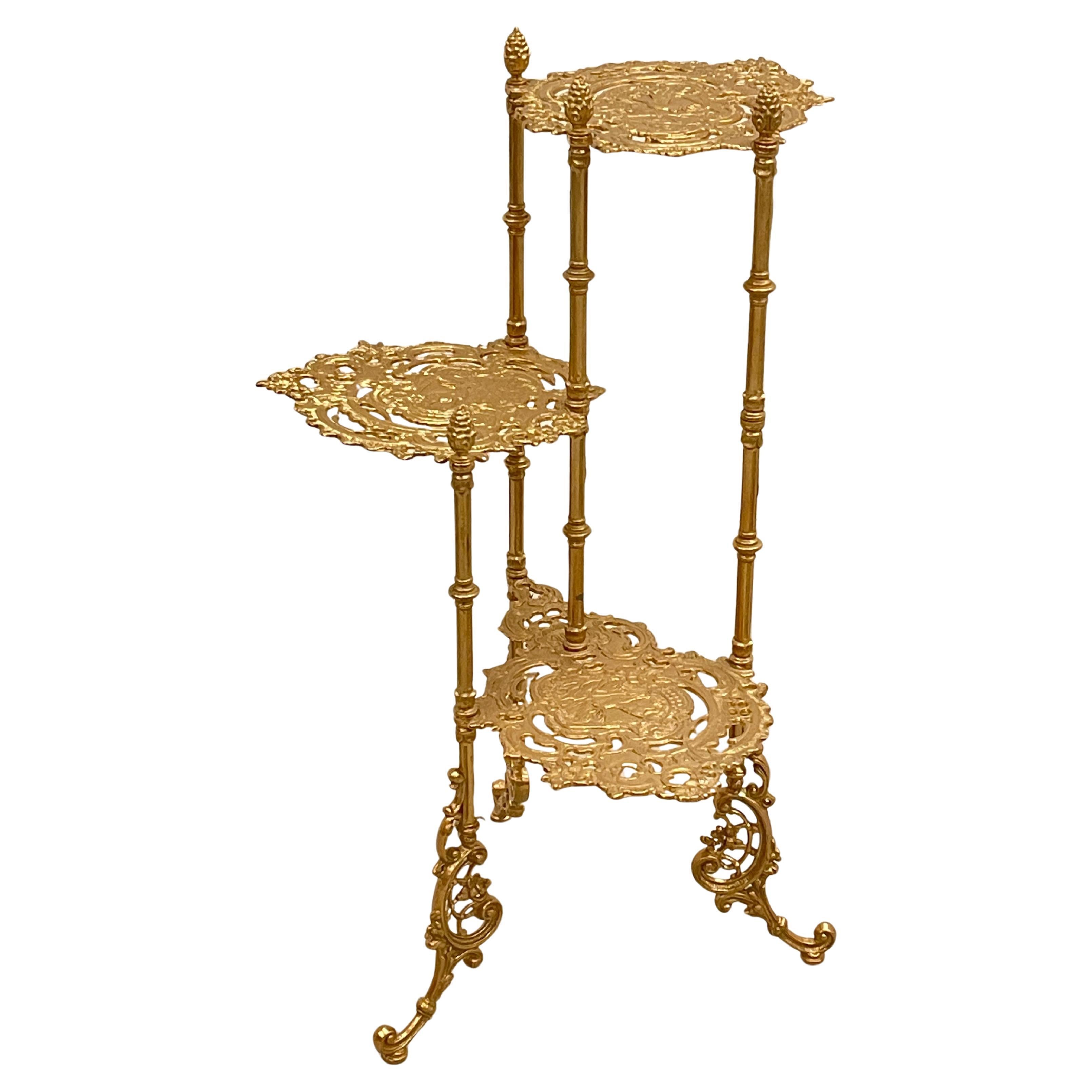 Porte-vase italien Royale en laiton doré - Style ornemental classique, années 1950 en vente