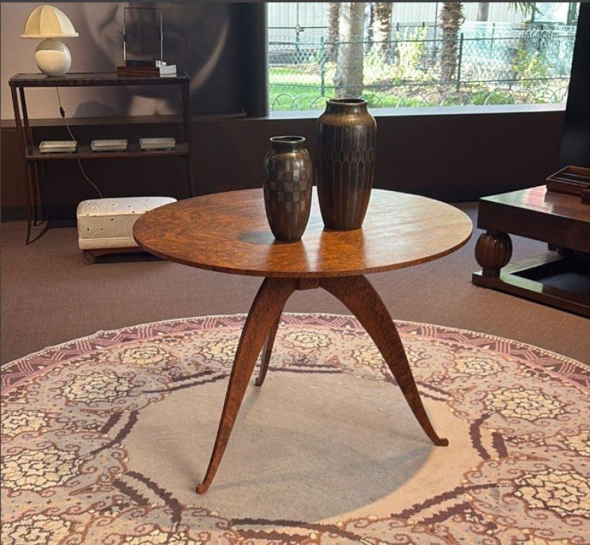 Français Porteneuve Large Thuya Burl Guéridon, am designs by Ruhlmann en vente