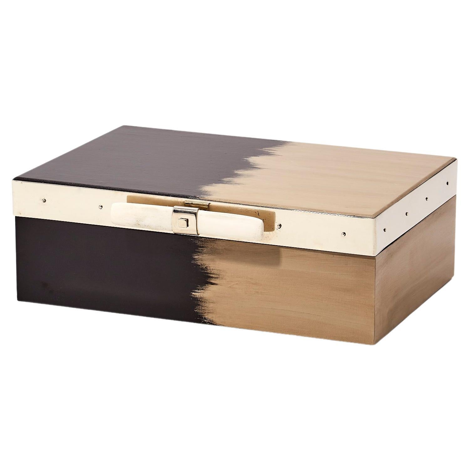 Porteño Caja Grande de Madera Pintada a Mano en Negro y Crema en venta