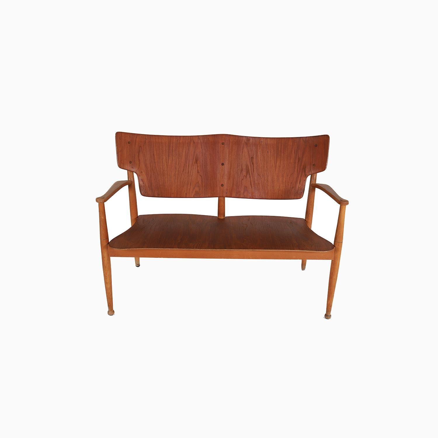 ‘Portex’ settee by Peter Hvidt & Orla Molgaard Nielsen in Teak & Beech For Sale 1