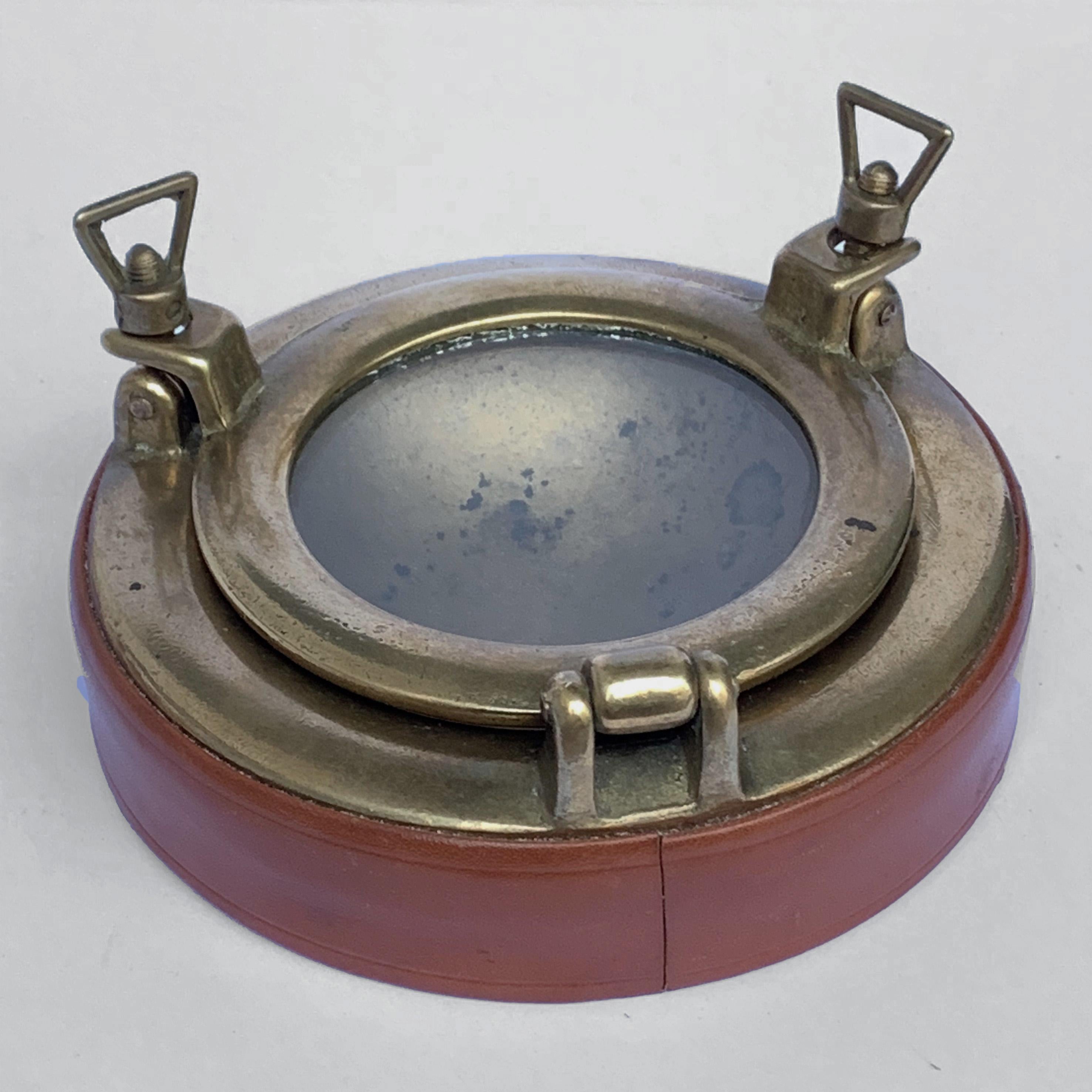 Porthole, Ashtray in Brass and Leather, 1960s Designed by Gucci, Italy, 1960s In Good Condition In Roma, IT