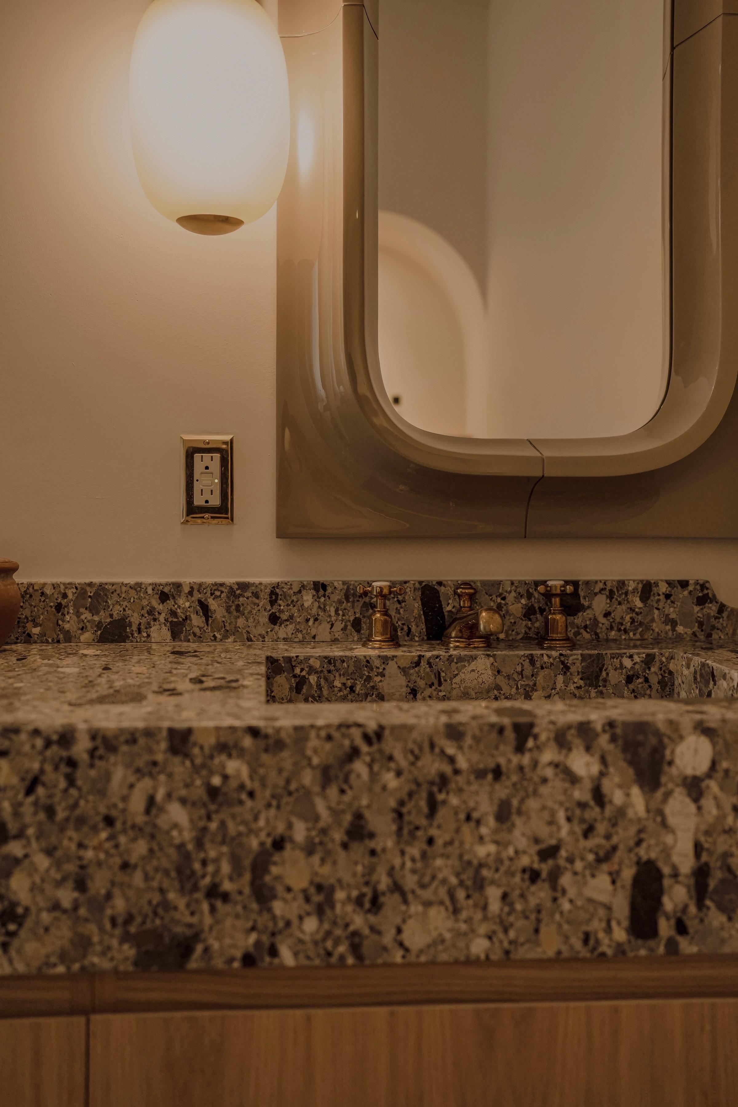 Espejo de ojo de buey pequeño marrón de Willo Perron para NOGA en venta 2