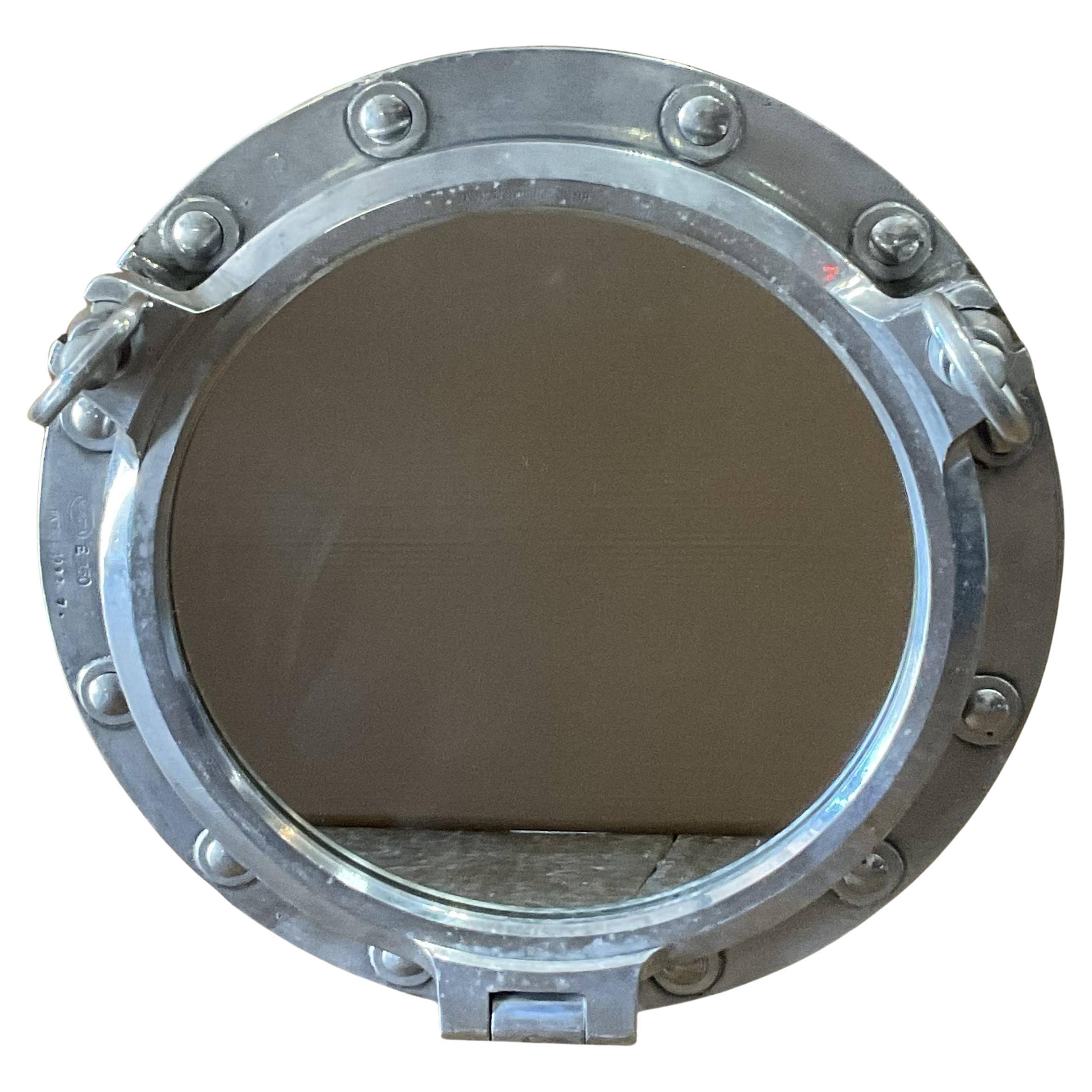 Miroir en forme de hublot