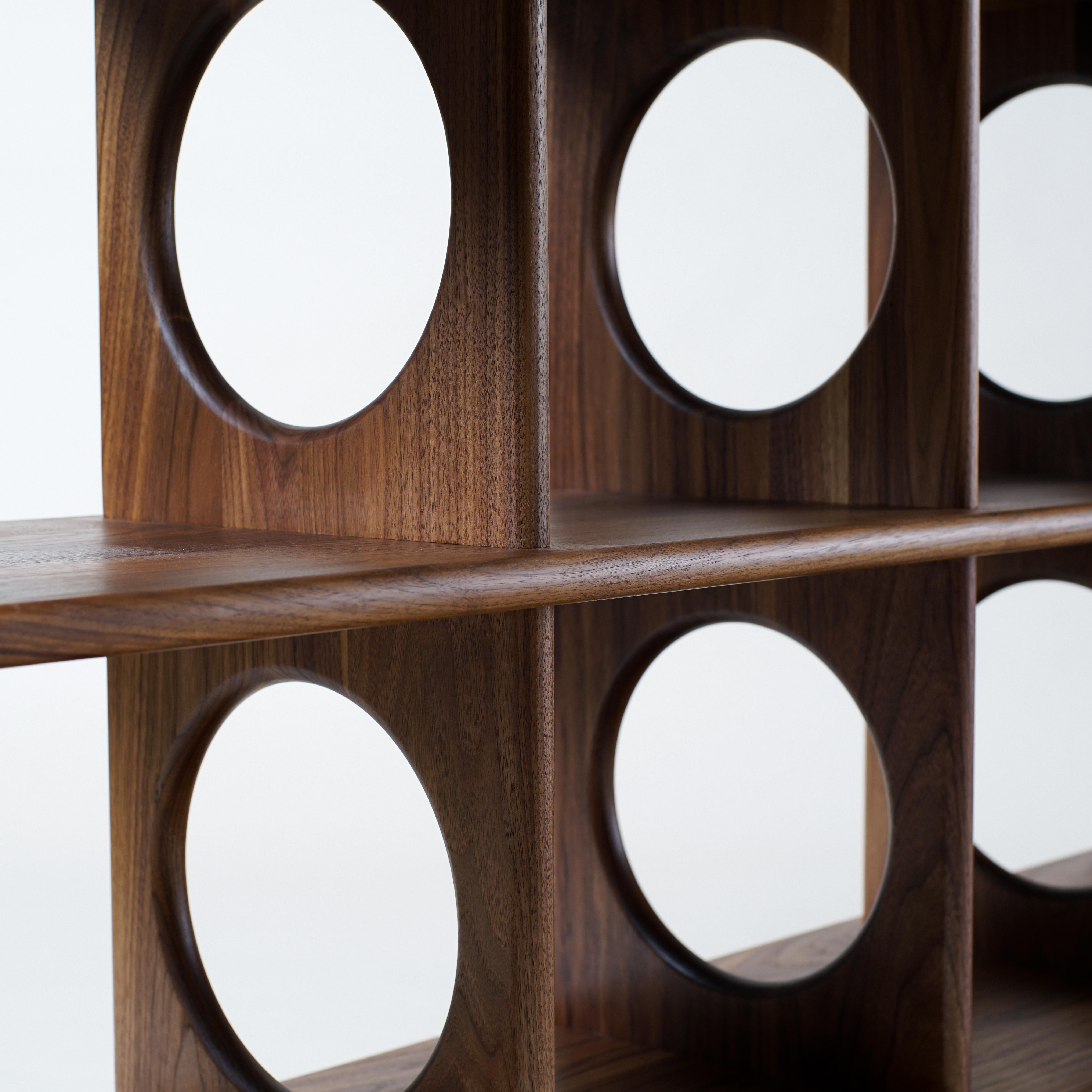 Américain Système d'étagères Porthole, système d'étagères en bois massif moderne fabriqué à la main en vente