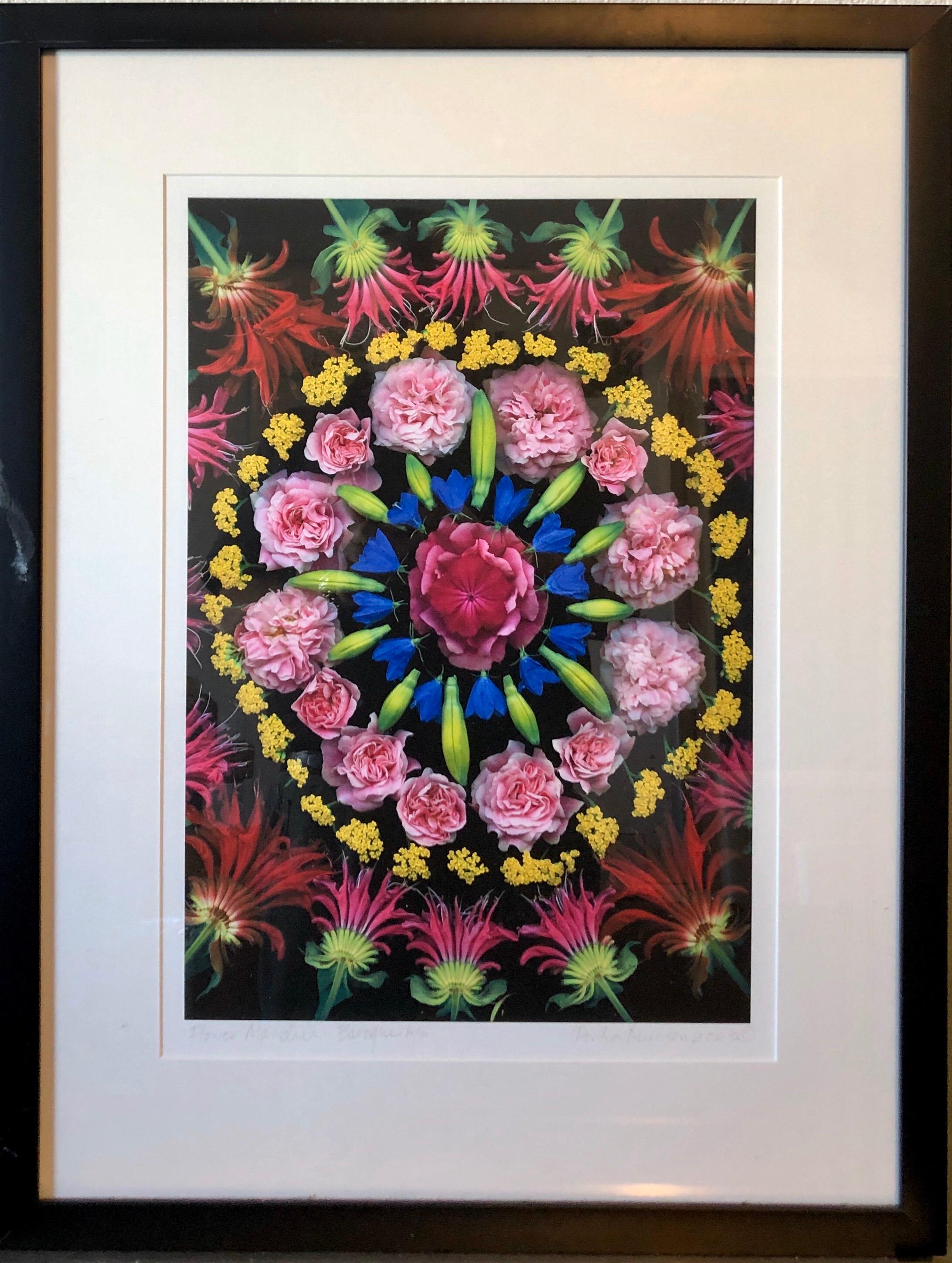 Blume Mandala Barock Foto Zeitgenössische Feministische Kunst Digitalfotografie Druck – Print von Portia Munson