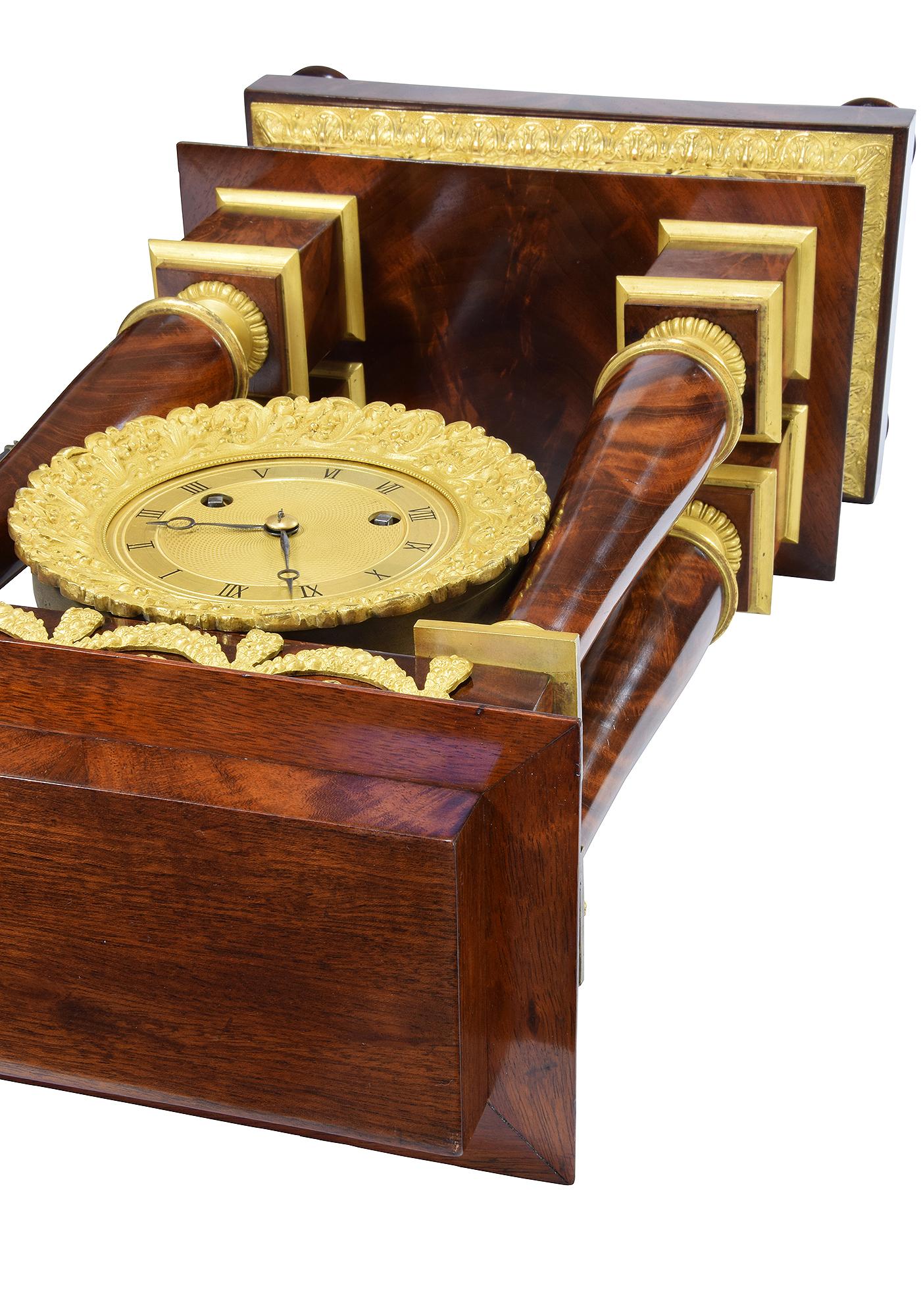 Portico clock in mahogany and bronze mercury gilding 1840 In Excellent Condition In LYON, FR