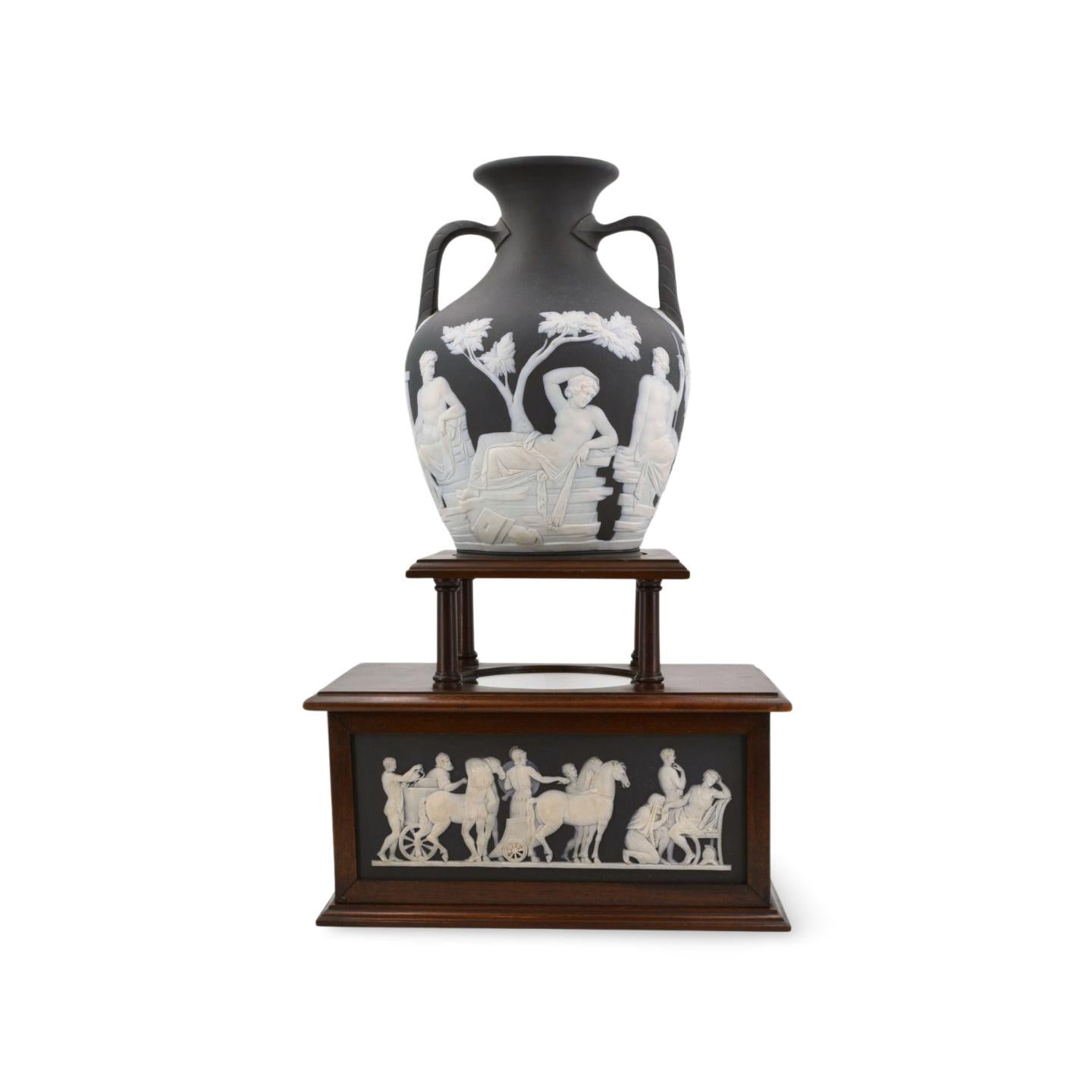 English Portland Vase. Barnard Edition (Bert Bentley). Wedgwood C1925 For Sale