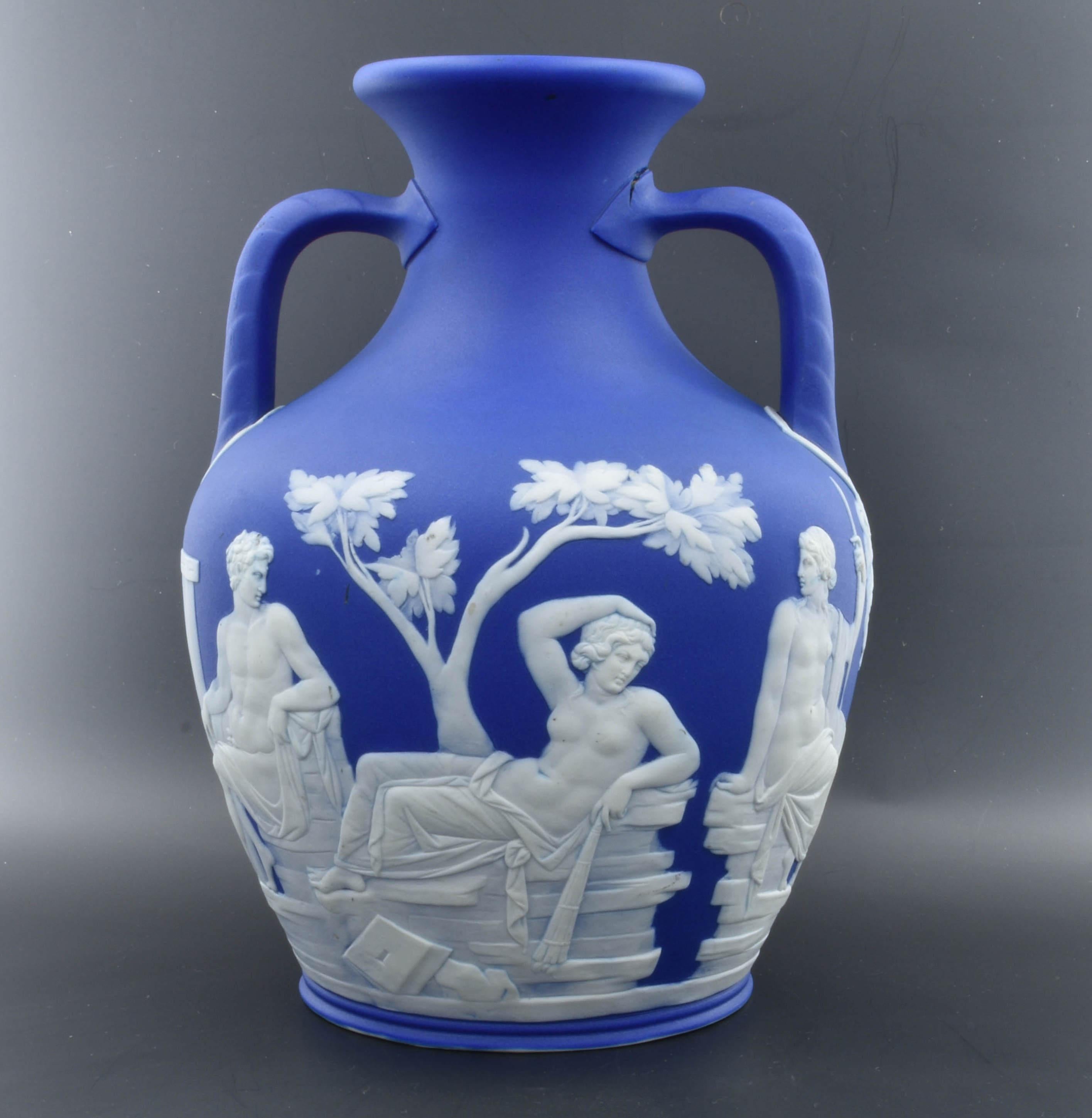 Portland Vase, Full Sized, Wedgwood, circa 1845 In Good Condition In Melbourne, Victoria