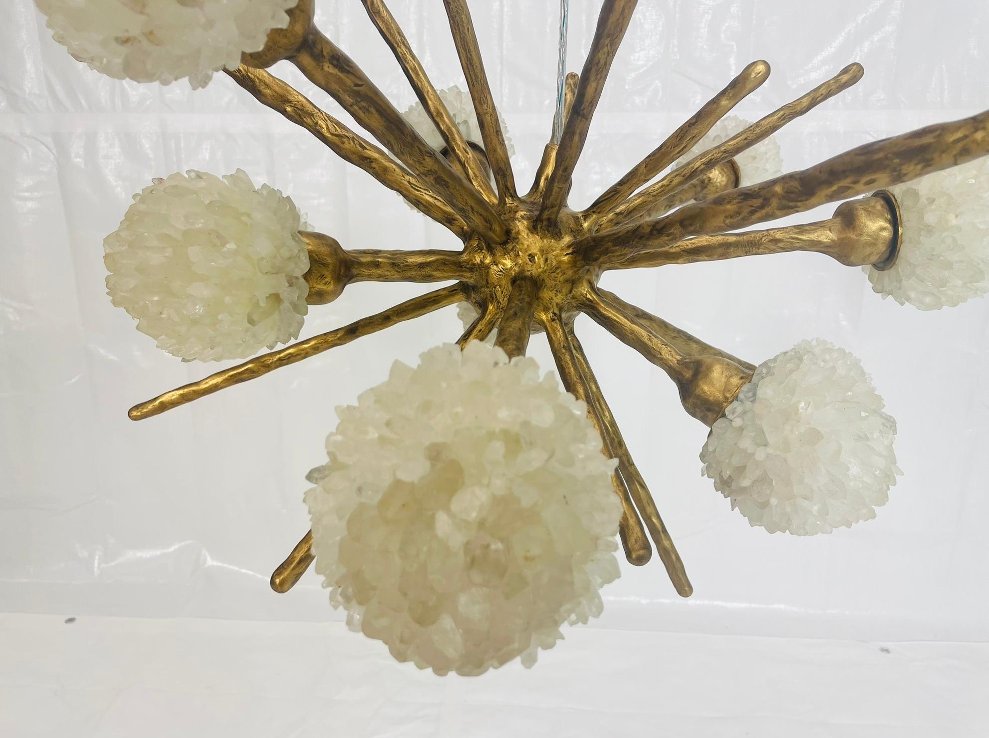 Lampadario Porto Alegre di Haus of Aurah - Lampada scultorea in quarzo e bronzo in vendita 5