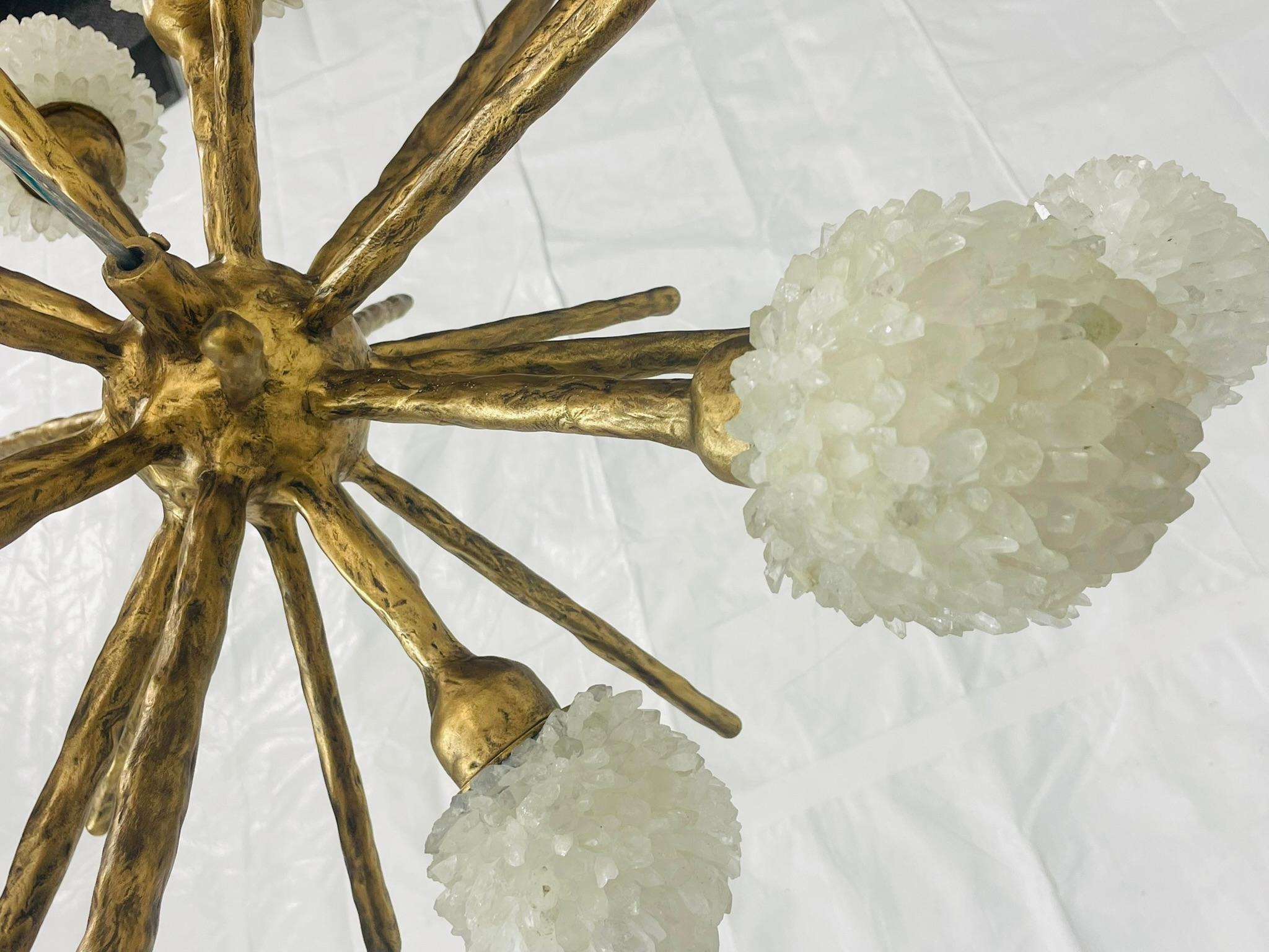 Lampadario Porto Alegre di Haus of Aurah - Lampada scultorea in quarzo e bronzo in vendita 7