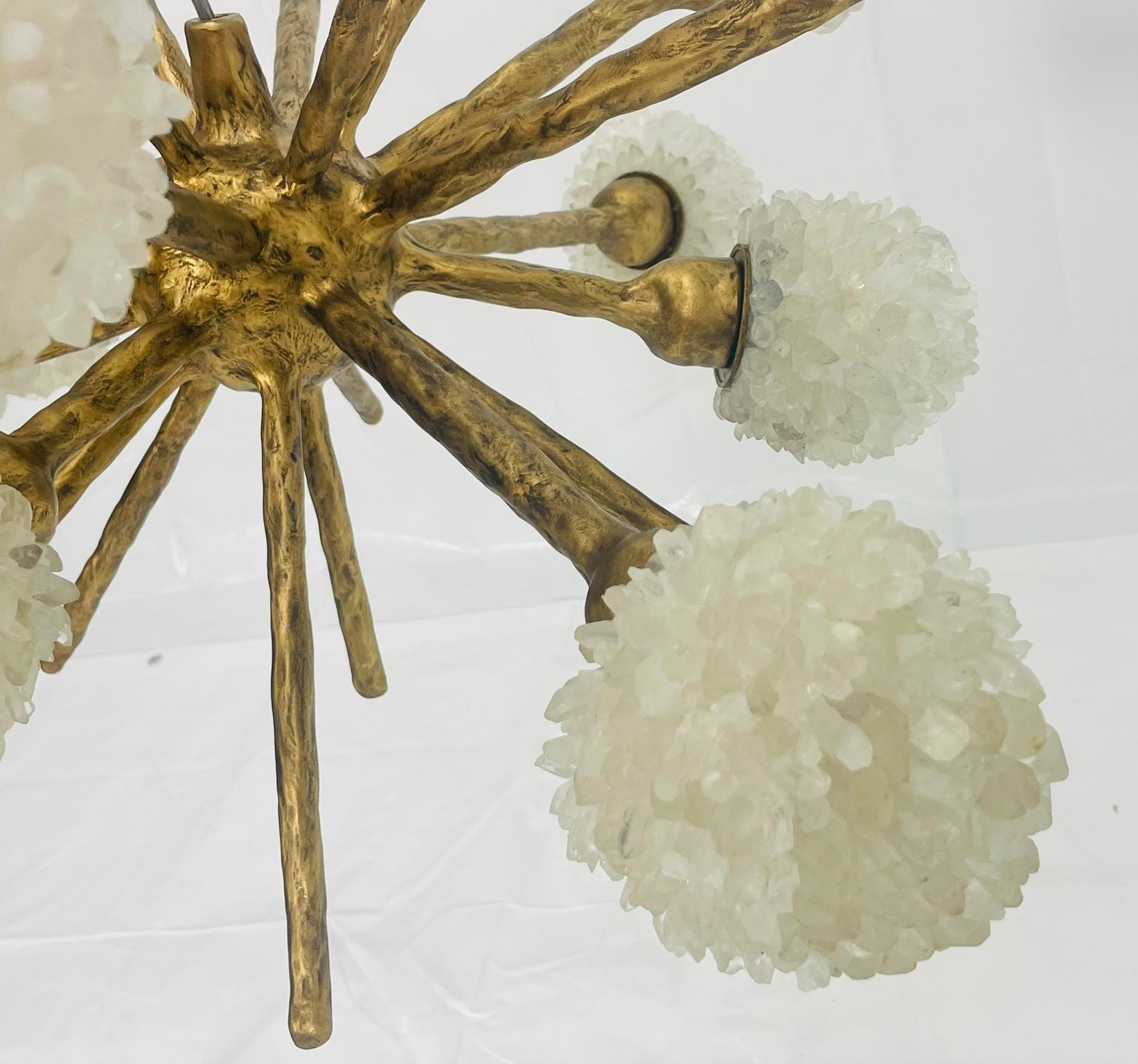 Lampadario Porto Alegre di Haus of Aurah - Lampada scultorea in quarzo e bronzo in vendita 9