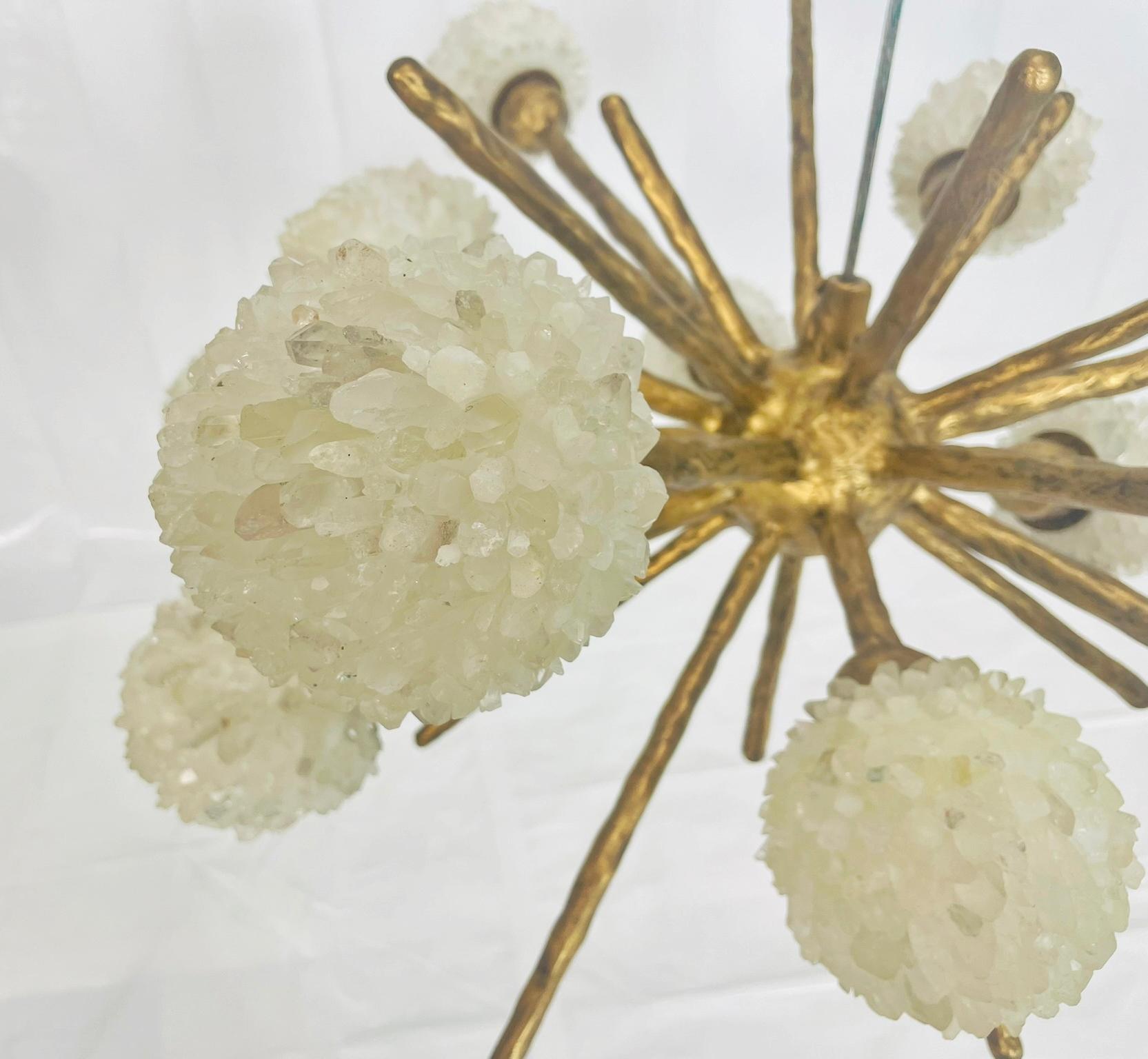 Lampadario Porto Alegre di Haus of Aurah - Lampada scultorea in quarzo e bronzo in vendita 11