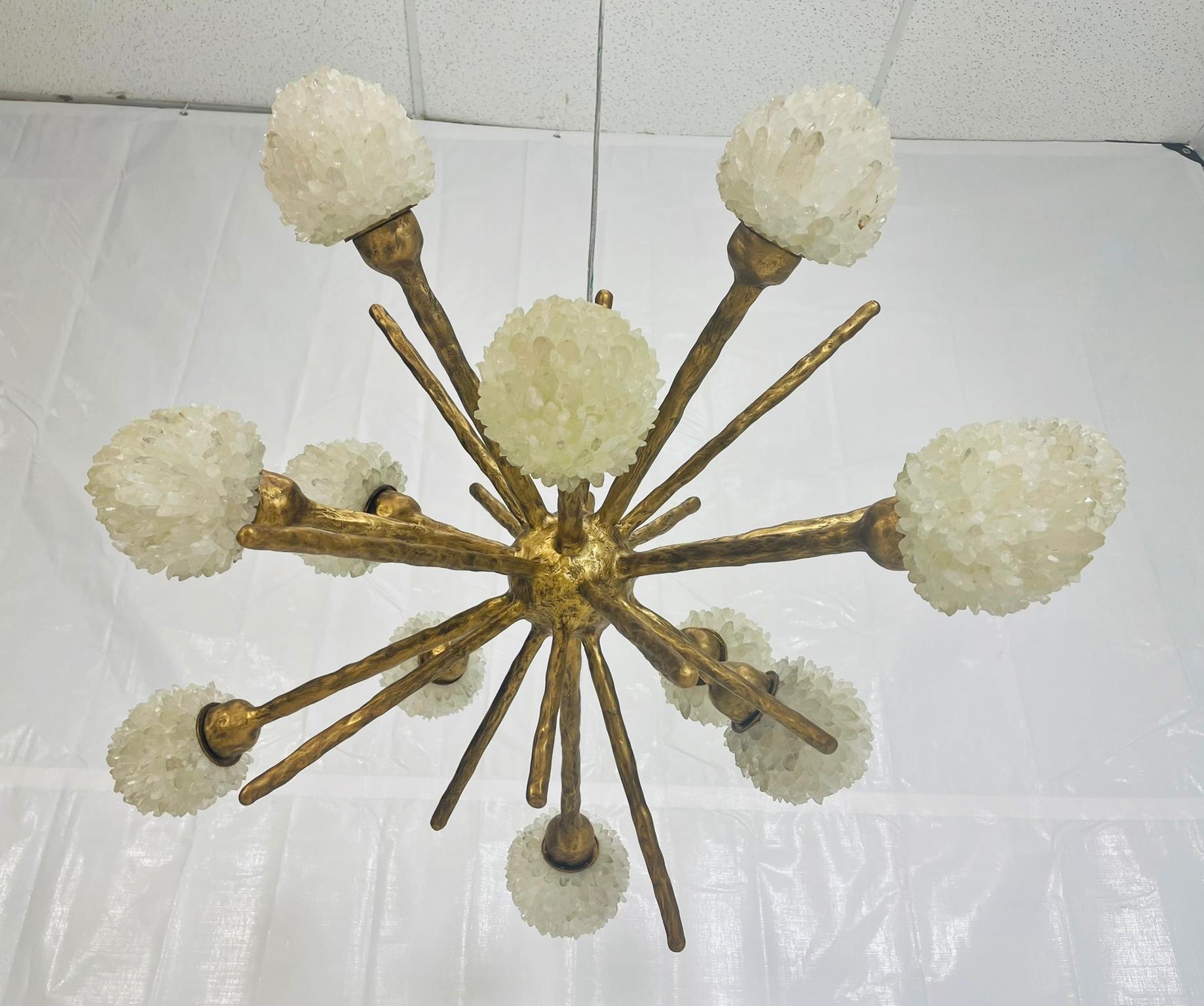 Lampadario Porto Alegre di Haus of Aurah - Lampada scultorea in quarzo e bronzo In condizioni buone in vendita a Los Angeles, CA