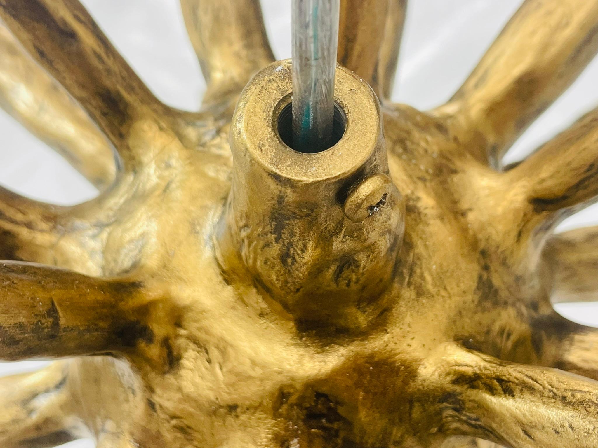 Metallo Lampadario Porto Alegre di Haus of Aurah - Lampada scultorea in quarzo e bronzo in vendita