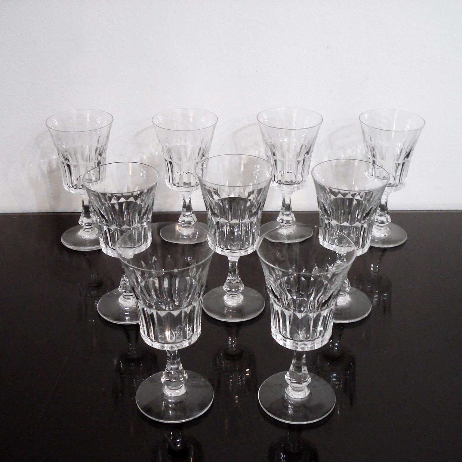 Extremely rare cut crystal Porto glasses by Baccarat, Navarre pattern. Each glass marked under the bottom with etched Baccarat mark.
The Navarre pattern has been produced only between 1952-1961.
Measures: Height 13.5 cm (5.7 in.)
Excellent
