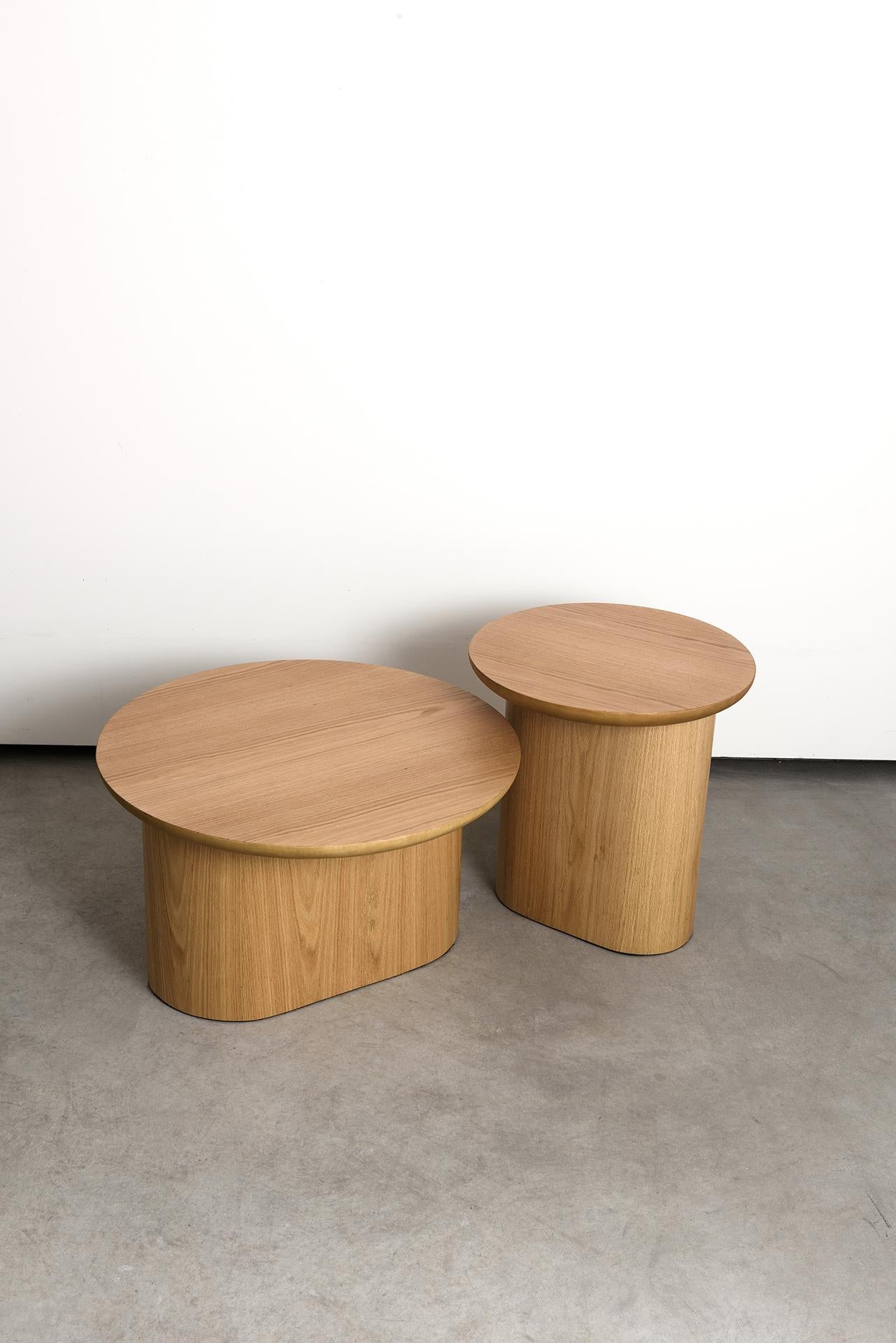 Style international Table d'appoint Porto Set, par Rain, table centrale contemporaine, bois de chêne stratifié en vente
