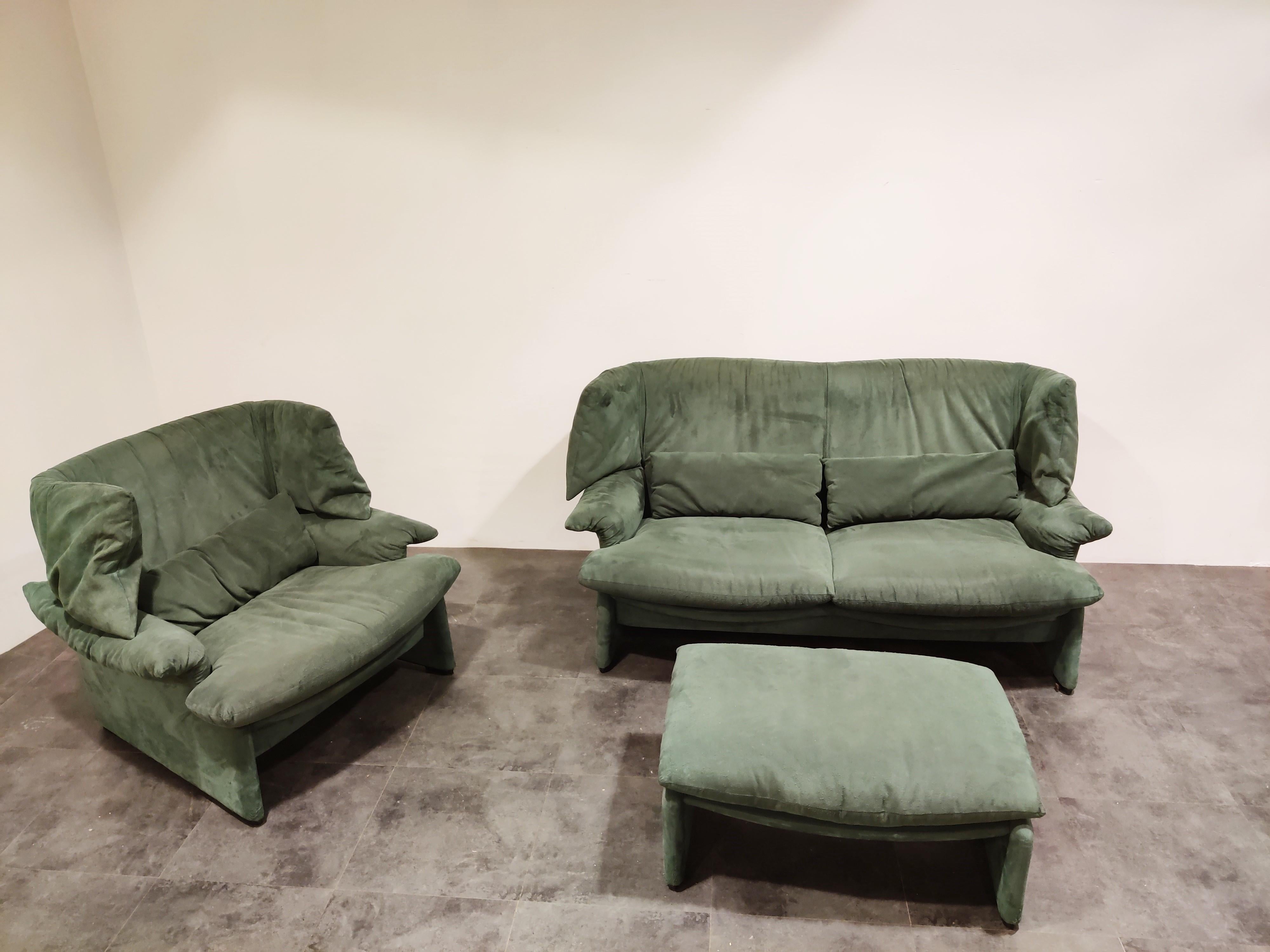 Set of exquisite green Alcantara Portovenere wingback sofa's designed by Vico Magsitretti for Cassina.

This chairs are beyond comfortable. Once seated you will stay seated in them for a long while...

This design is less knowing then the famous