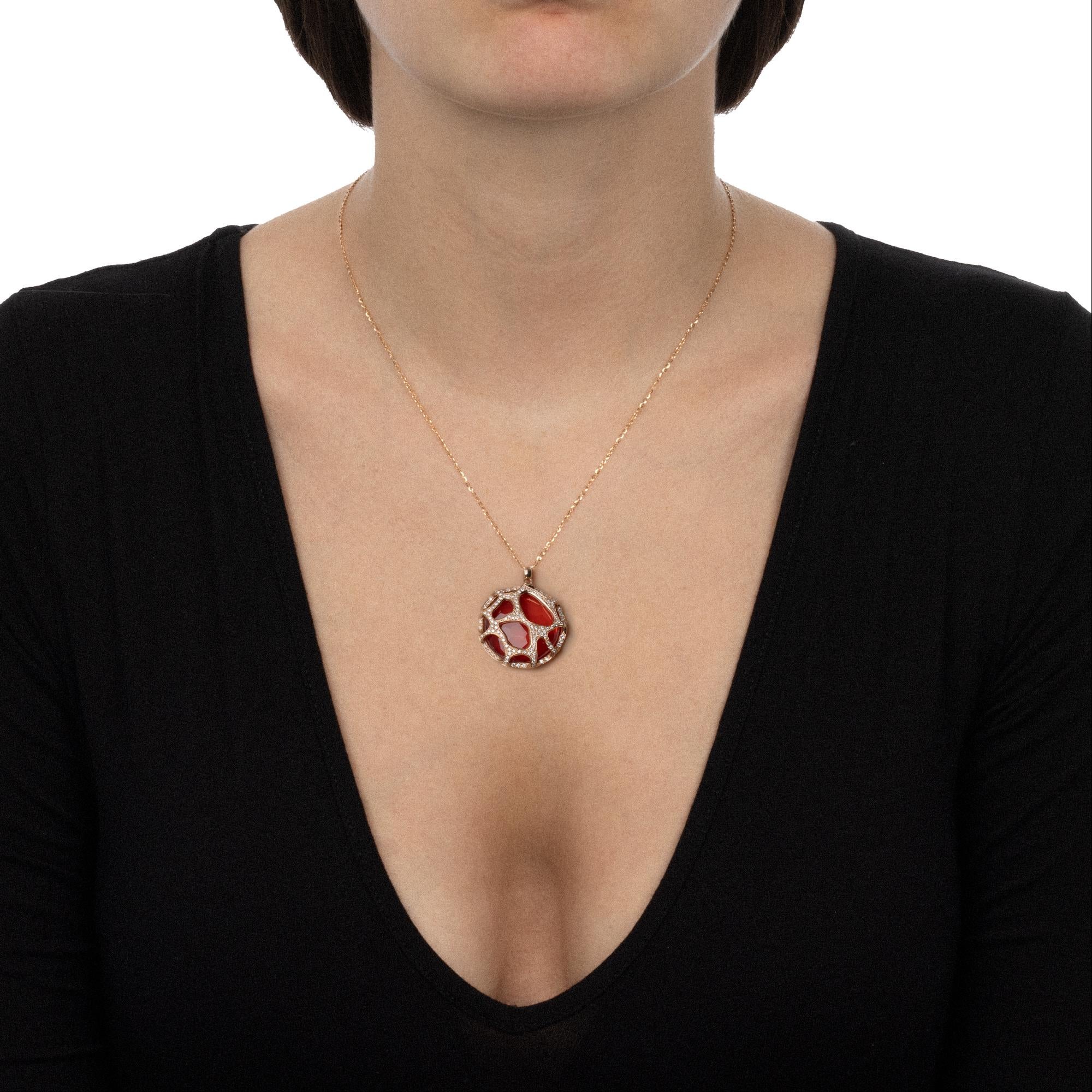 A playful, yet classy pendant necklace that captures the fresh joy of a summer holiday. The vibrant red shade of the crystal pendant is highlighted by the sparkling brightness of the small diamonds. The delightfully elegant rose gold decoration and