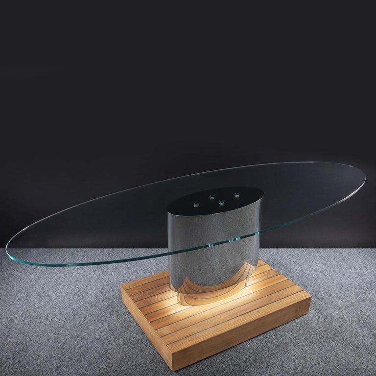 Stylish and innovative, the Portofino coffee table is composed of an oval base that supports in perfect harmony the tempered glass top. A soft light around the rim of the base emphasizes the beautiful, minimalist shape, offering a touch of luxury