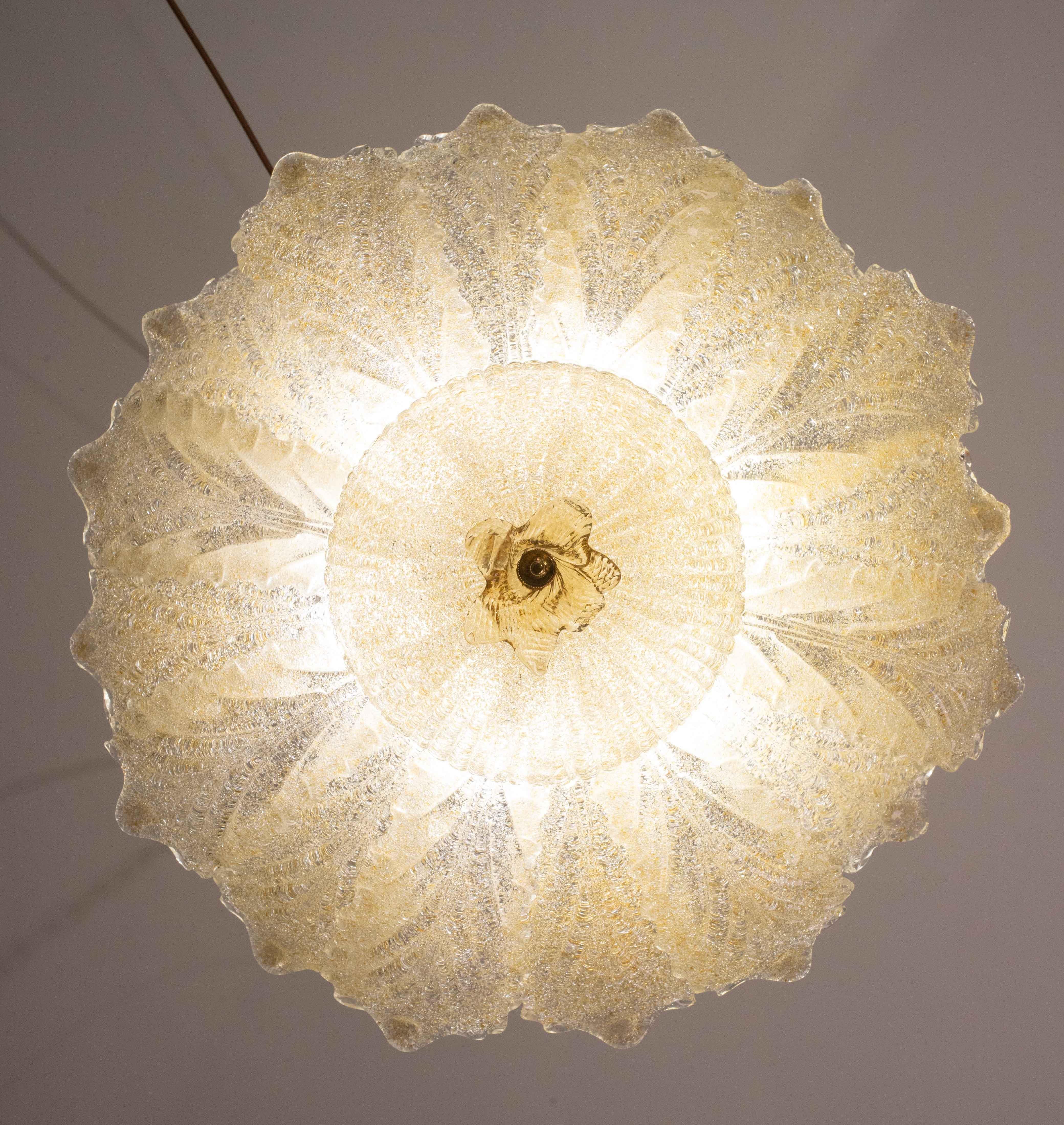 Splendid Murano glass ceiling lamp, the leaves are all the same gold/orange color.

Period: circa 1970.

The light mounts 6 standard European e14 lamp holders, possible to switch for Usa Standards.

Perfect for decorating a large space.

Height