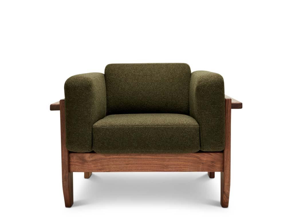 La chaise longue Portola a un cadre en bois massif fabriqué à la main et des coussins libres. Un ottoman assorti est également disponible.

La collection Lawson-Fenning est conçue et fabriquée à la main à Los Angeles, en Californie. Renseignez-vous