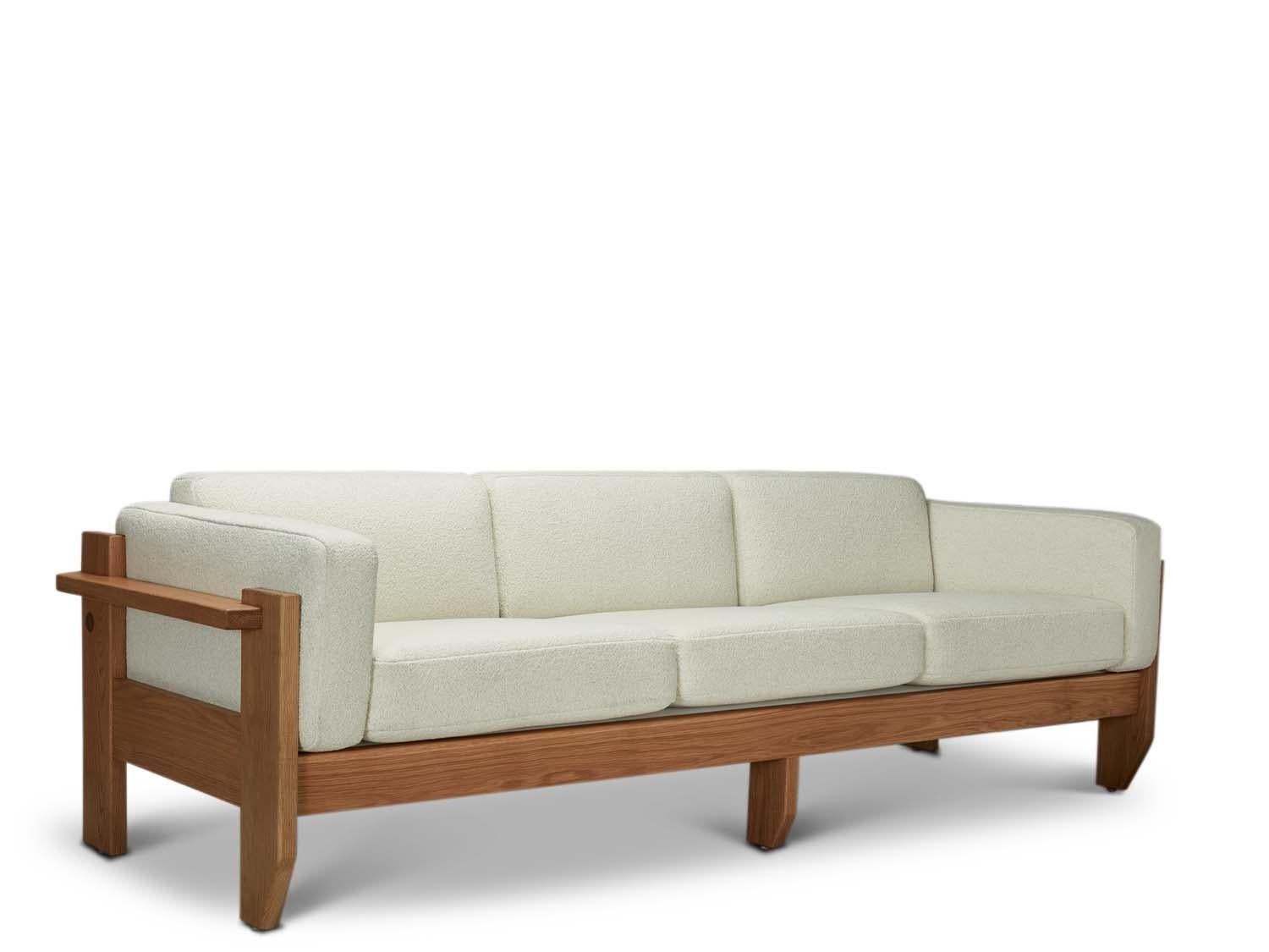 El sofá Portola tiene una estructura artesanal de nogal o roble macizo con cojines sueltos para el asiento y el respaldo.

La colección Lawson-Fenning está diseñada y fabricada a mano en Los Ángeles, California. Póngase en contacto con nosotros para