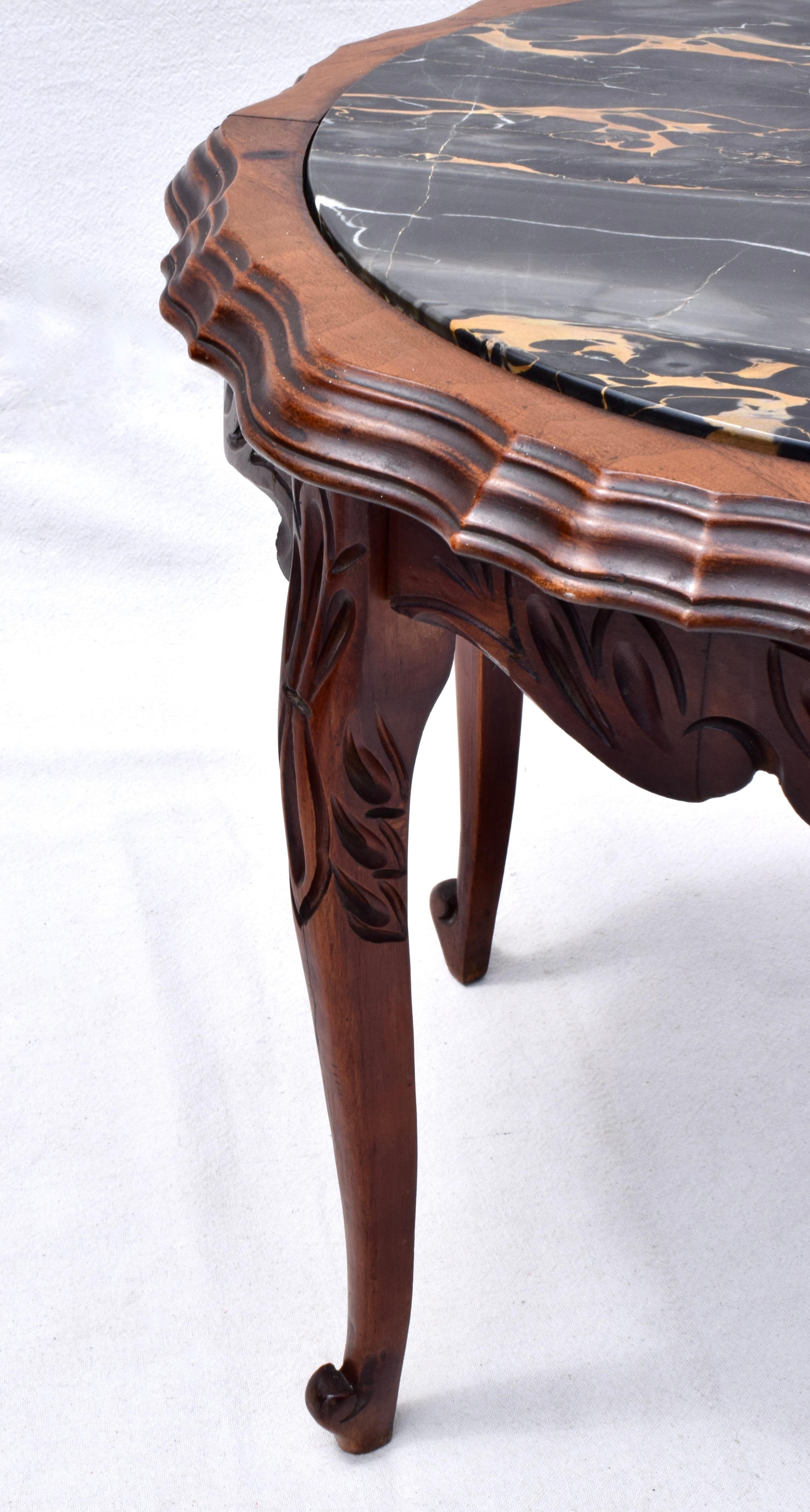 Provincial français Table d'appoint française d'antiquités en marbre noir Portoro en vente