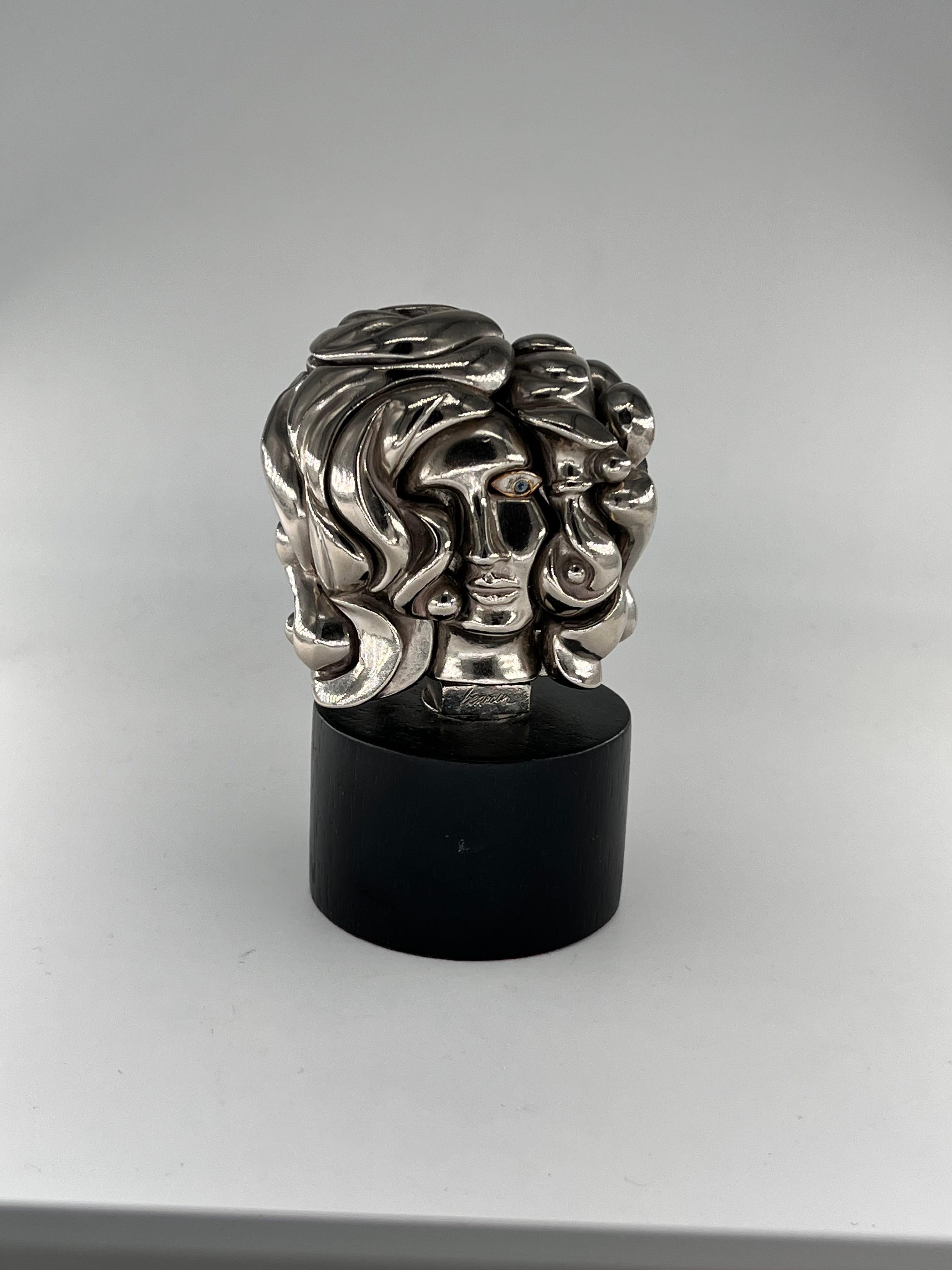 Miguel Ortiz Berrocal
Una scultura puzzle in ottone argentato intitolata 