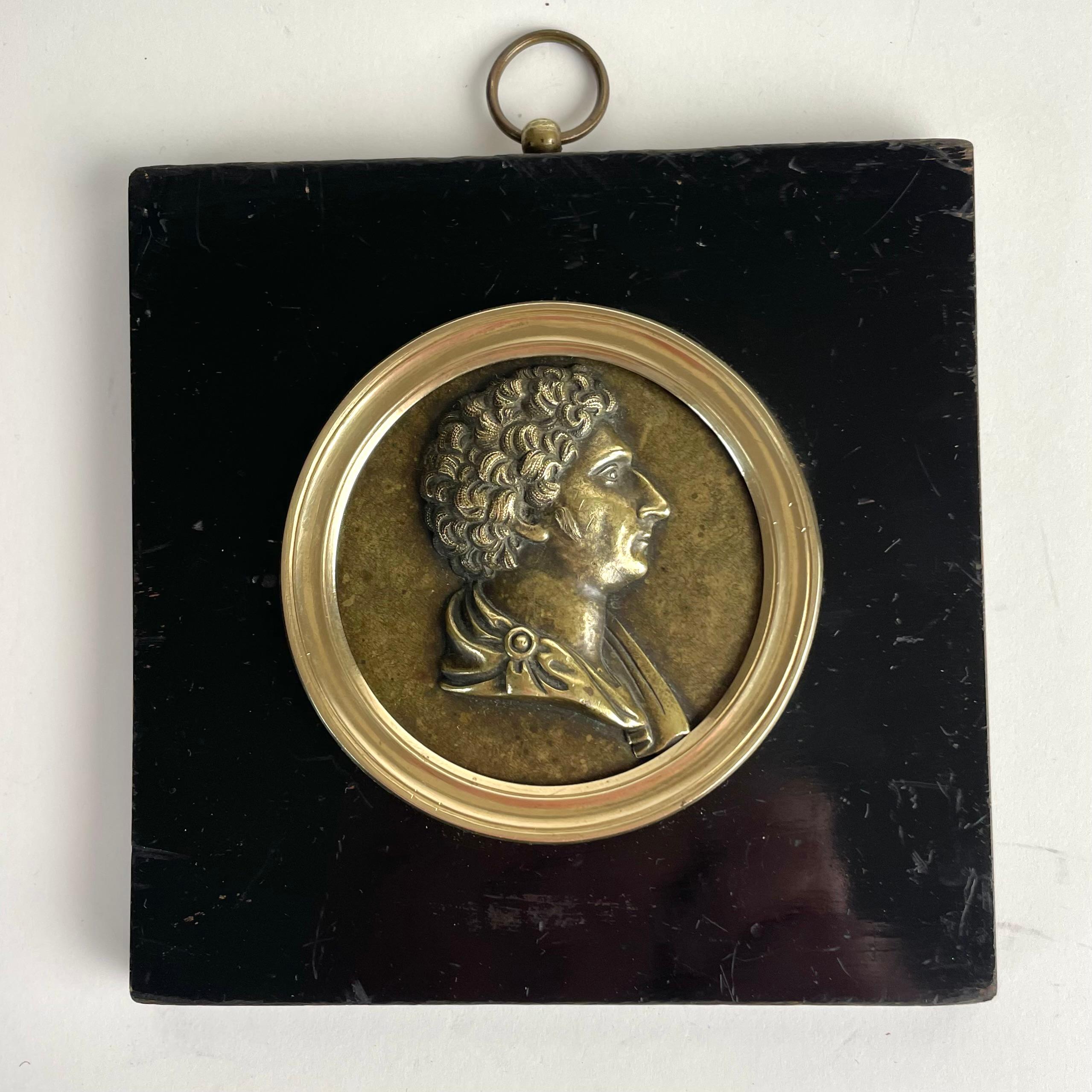 Porträtmedaillon des schwedischen Königs Karl XIV. Johan, Empire, ca. 1820er Jahre

Ein schönes Porträtmedaillon aus polierter und dunkelpatinierter Bronze, das König Karl XIV. Johan von Schweden (1763-1844) darstellt, der von 1818 bis zu seinem Tod