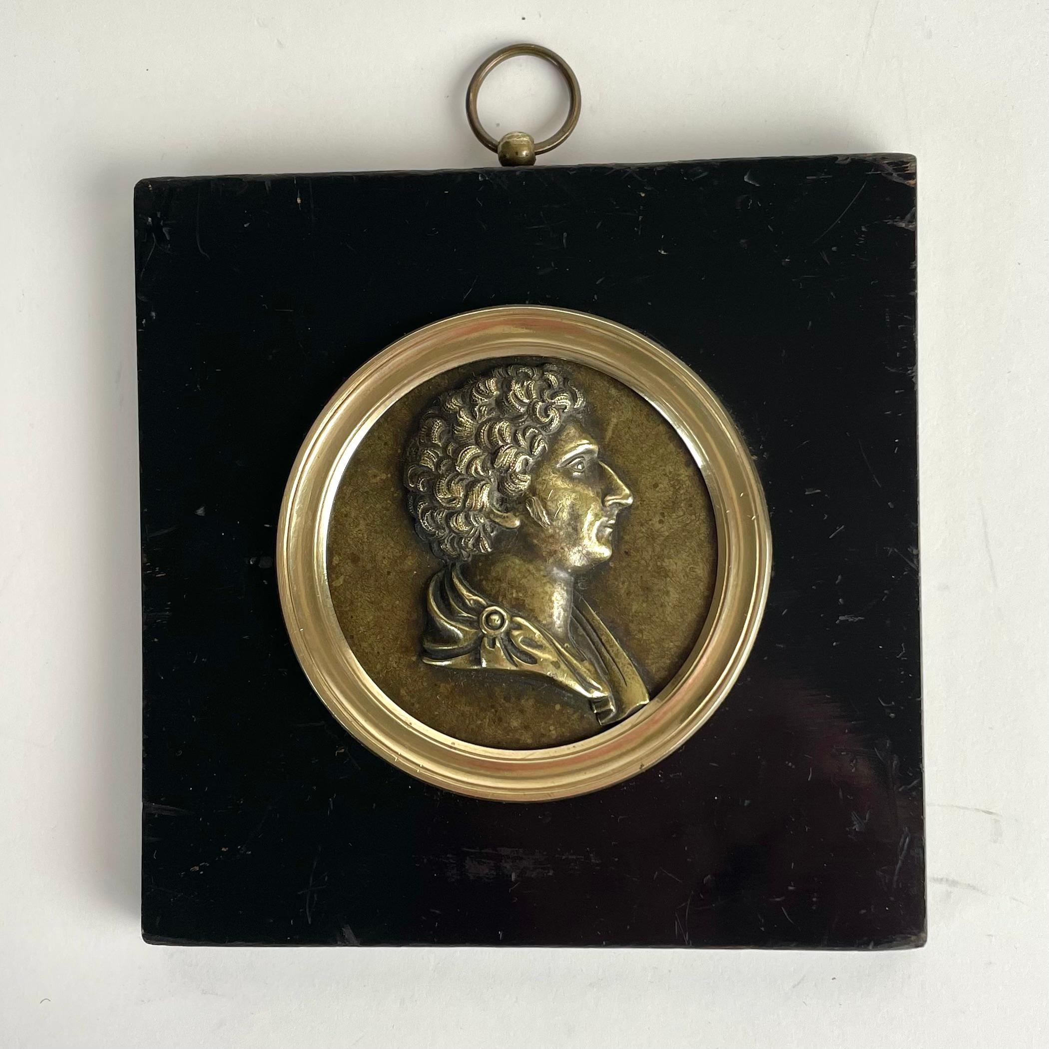 Porträtmedaillon des schwedischen Königs Karl XIV. Johan, Empire, ca. 1820er Jahre (Karl Johan) im Angebot
