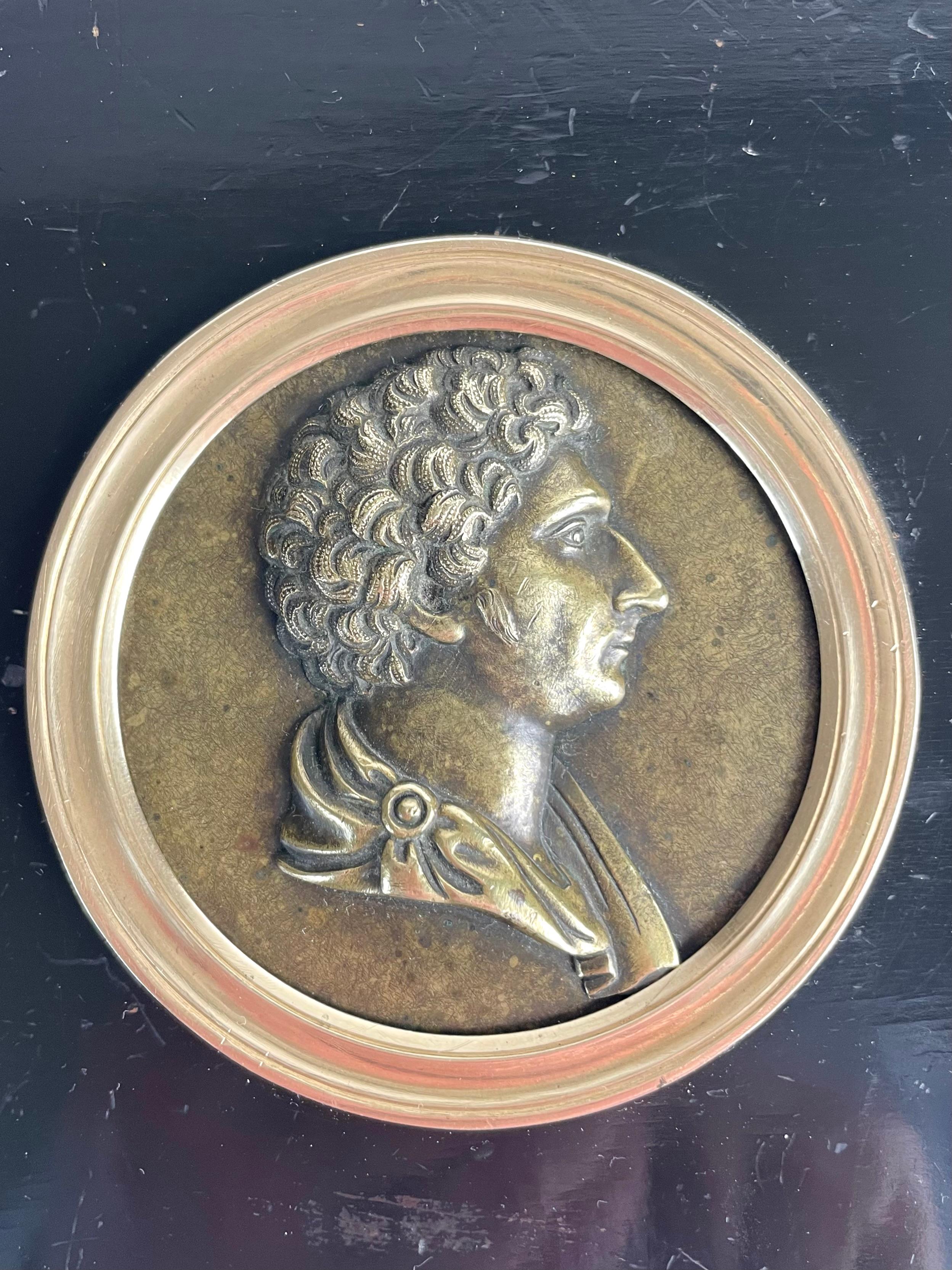 Porträtmedaillon des schwedischen Königs Karl XIV. Johan, Empire, ca. 1820er Jahre (Frühes 19. Jahrhundert) im Angebot