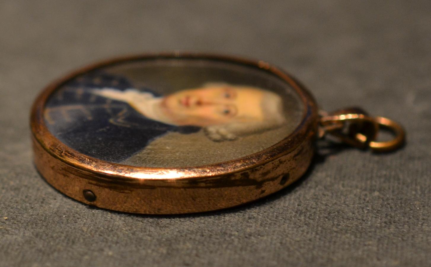 SHIPPING POLICY:
No additional costs will be added to this order.
Shipping costs will be totally covered by the seller (customs duties included). 

The pendant holding a late 18th century portrait miniature of a gentleman, mounted in gold, length