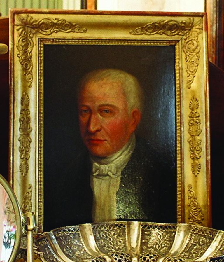 Portrait of a gentleman painted in oil on wood with a coeval frame, no signature, Italy, mid-19th century (H50 width 40 weight 1.8 kg)
This piece need authorisation from Italian Ministry of art of Brera, and will take 40 days aprox.
The price