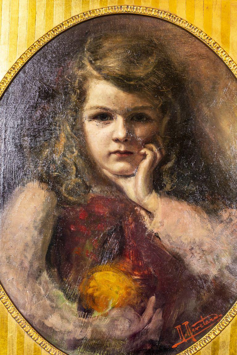 We present you this portrait of a girl, signed by Rene Revelard (1880-1965).
It is an oil on canvas, dimensions: 45 x 53 cm.
