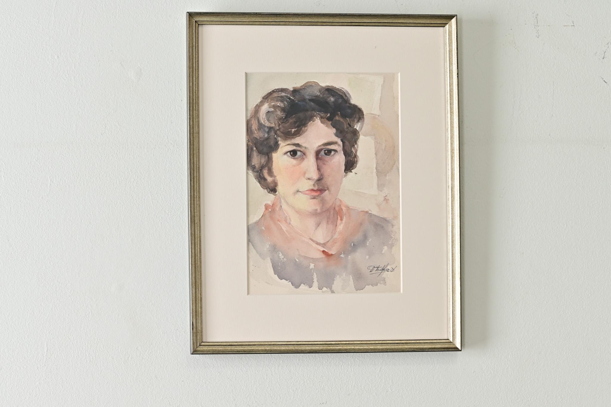 Un ritratto di signora in acquerello francese su carta è firmato dall'artista. Circondato da una tavola opaca, da un vetro protettivo, da una nuova cornice complementare in argento dorato e fissato con un filo di ferro, questo quadro è pronto per
