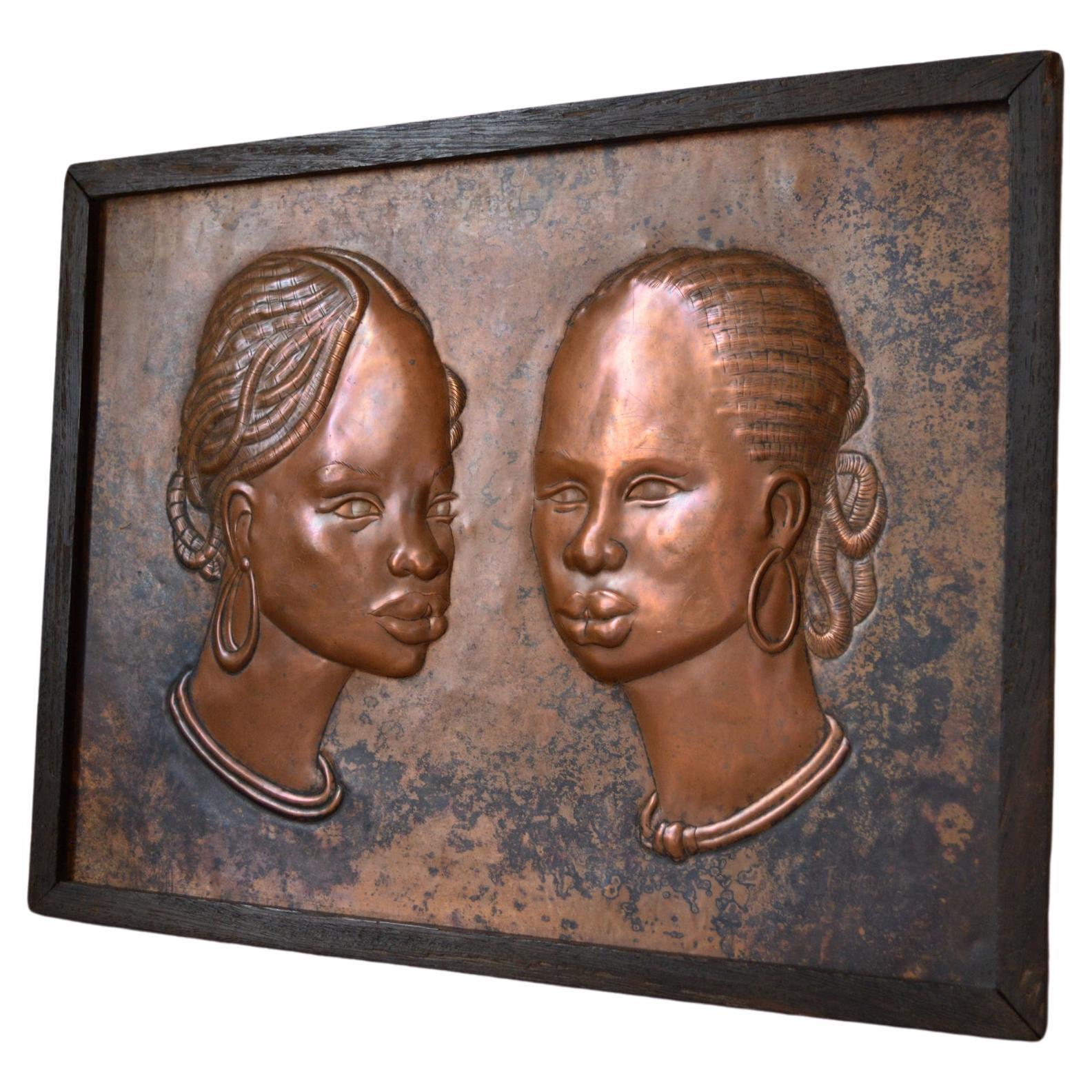 Retrato de mujer africana en cobre de Tshiasuma, hacia 1984 en venta