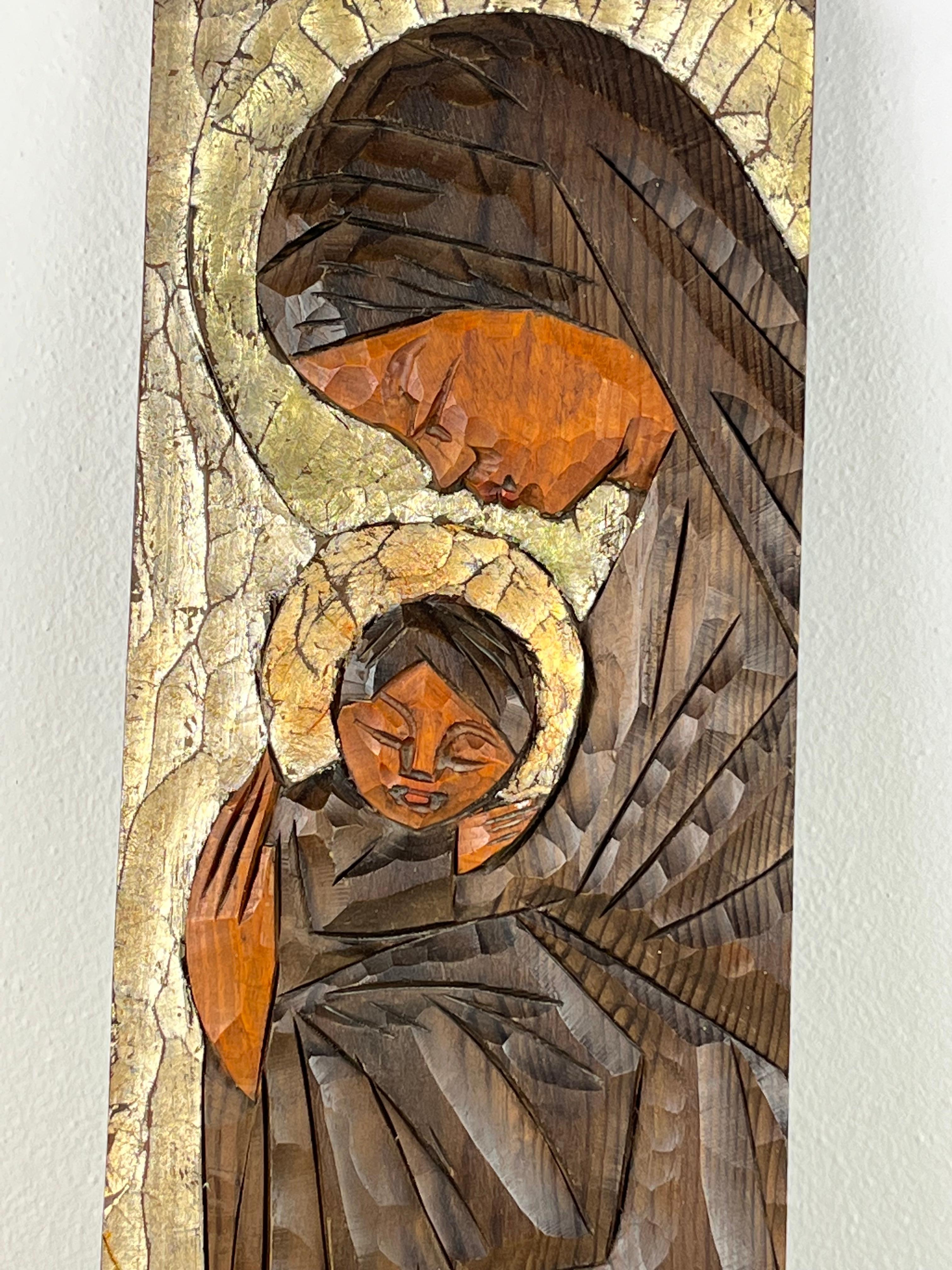Portrait of the Madonna in wood.
Craftsmanship, dates back to the 1980s.
Painted on walnut wood panel.