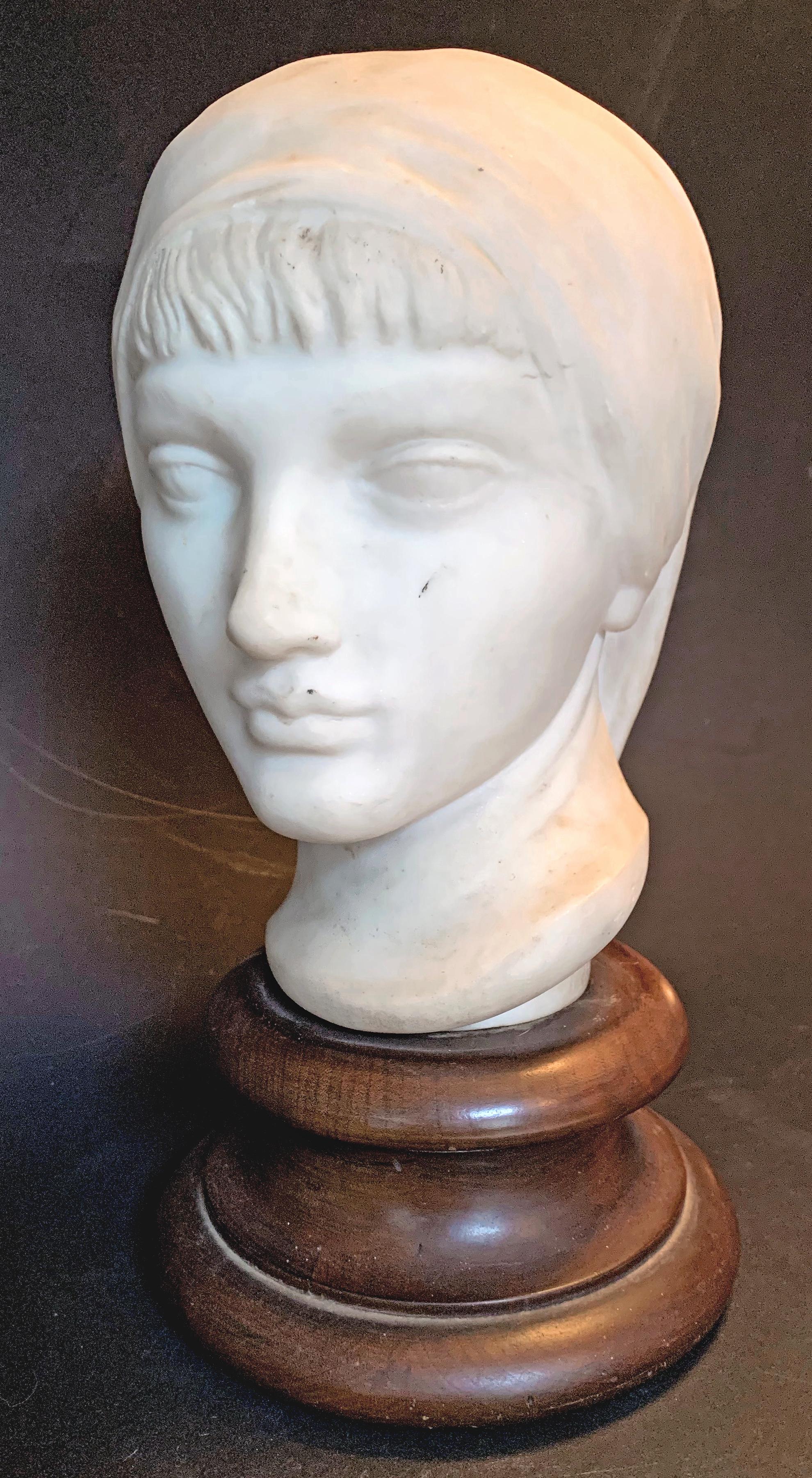 Milieu du XXe siècle « Portrait de jeune femme », chef-d'œuvre de John Gregory, sculpteur de la Folger Library en vente