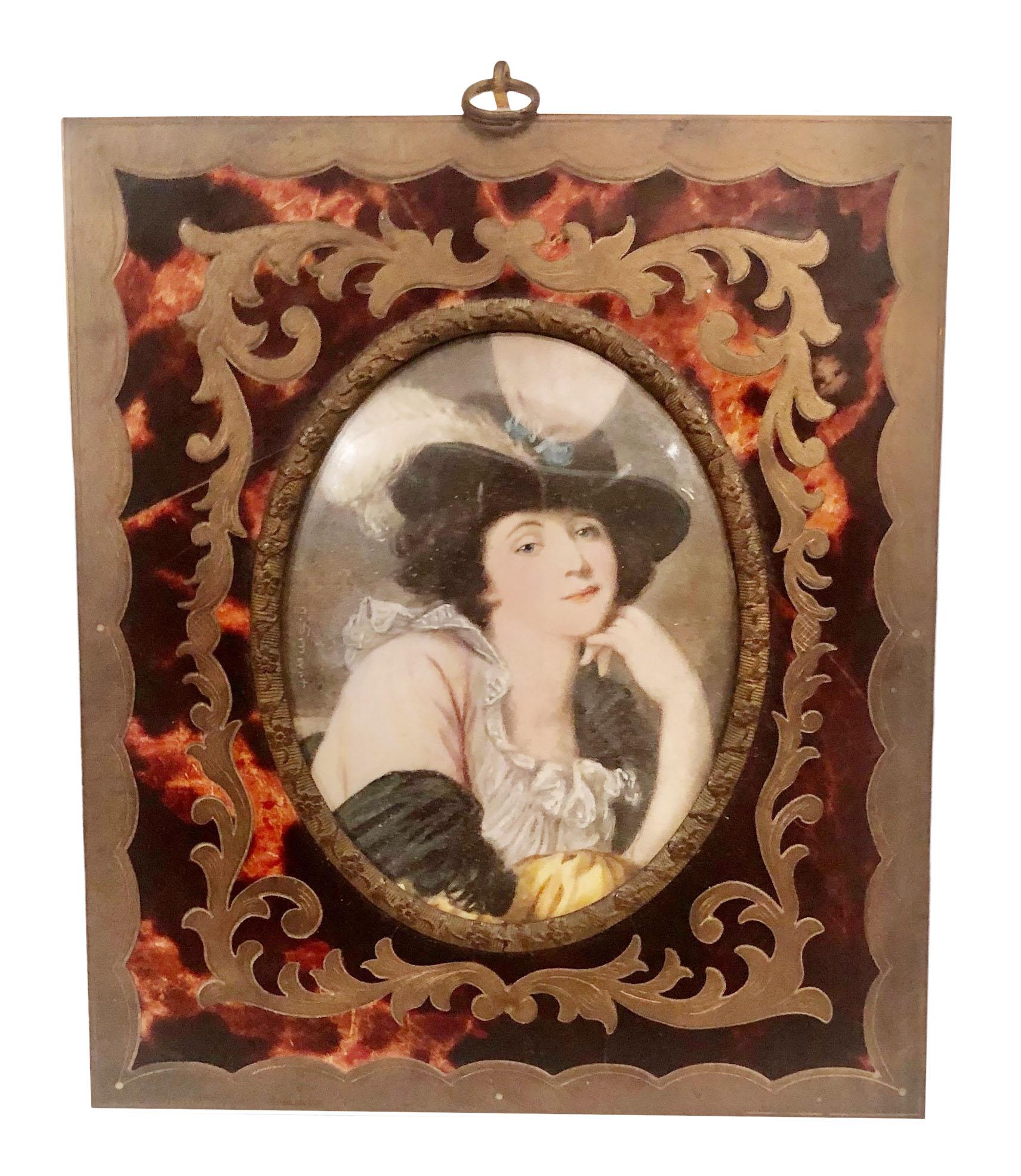 Porträt auf elfenbeinfarbenem Porträt einer Dame mit Hut in einem Rahmen aus Messing und Schildpatt (Handbemalt) im Angebot