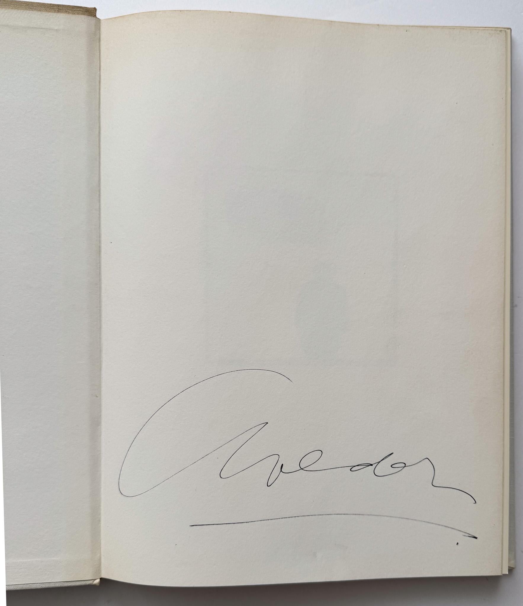 Primera edición (declarada) de esta colección de retratos del fotógrafo de moda y retratos sin par Richard Avedon. Publicado en 1976 por Farrar, Straus y Giroux. Ensayo introductorio de Harold Rosenberg. 4to (12