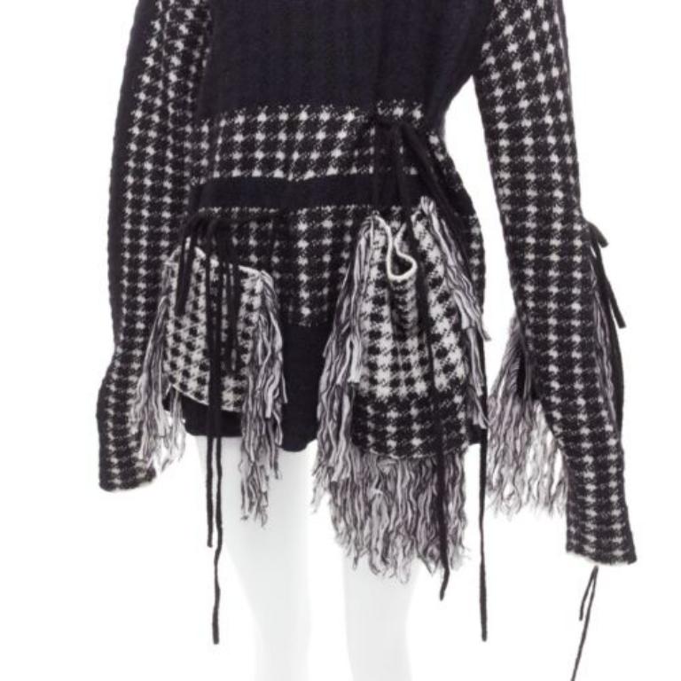 PORTS 1961 black white 100% virgin wool houndstooth pocket fringe sweater S
Reference: JACG/A00114
Brand: Ports 1961
Material: Virgin Wool
Color: White, Black
Pattern: Houndstooth
Closure: Slip On
Extra Details: Pocket and fringe details at front