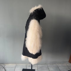 Ports 1961 Schwarzer Schurwollmantel mit Schafsfellärmeln, neu