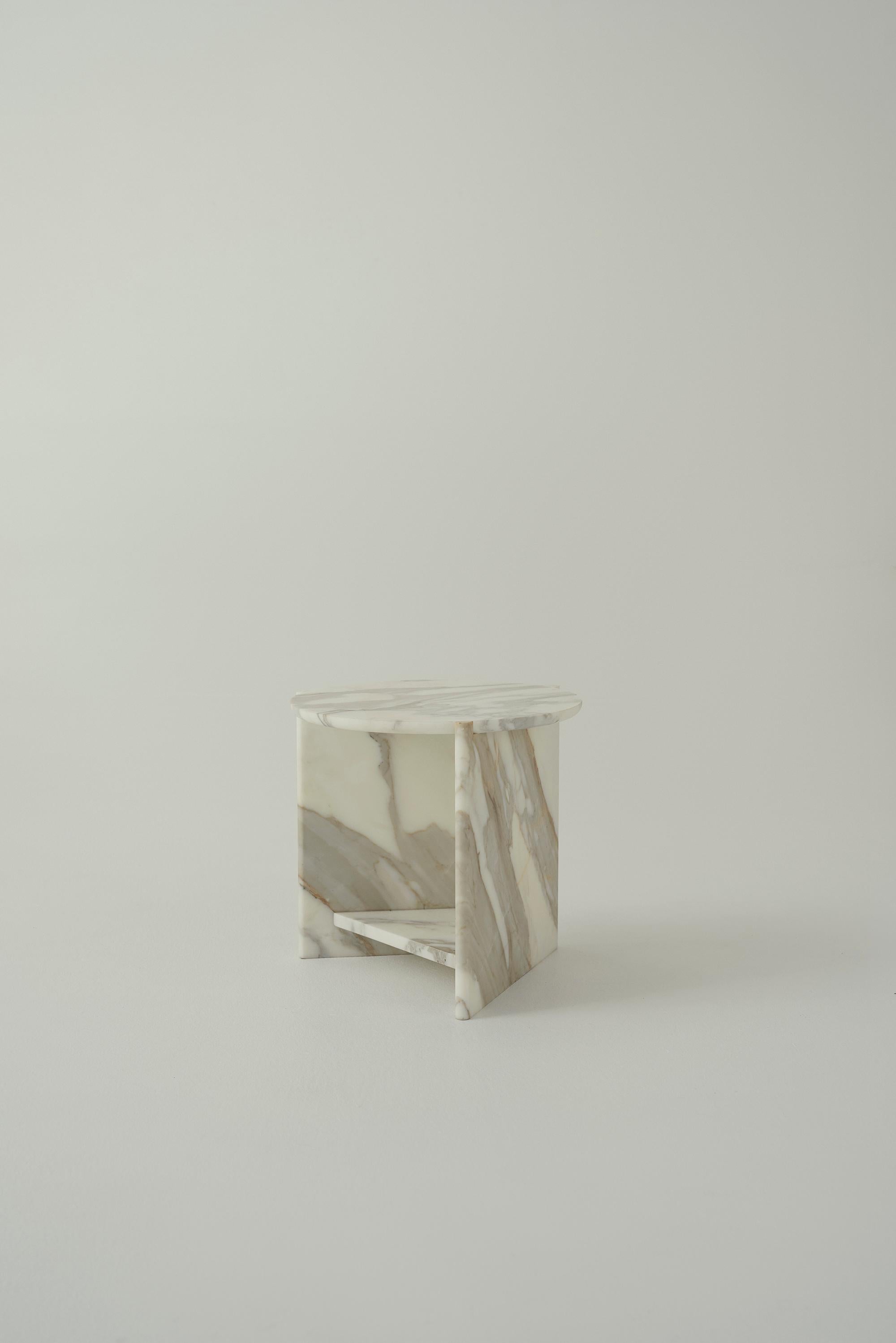 The Portsea side table celebrates elemental forms and quality craftmanship; a
reimagining of the Malibu Side Table in figured natural stone.

Calacatta marble gives tactile dimension to the table’s circular and triangulated forms, with fine stone