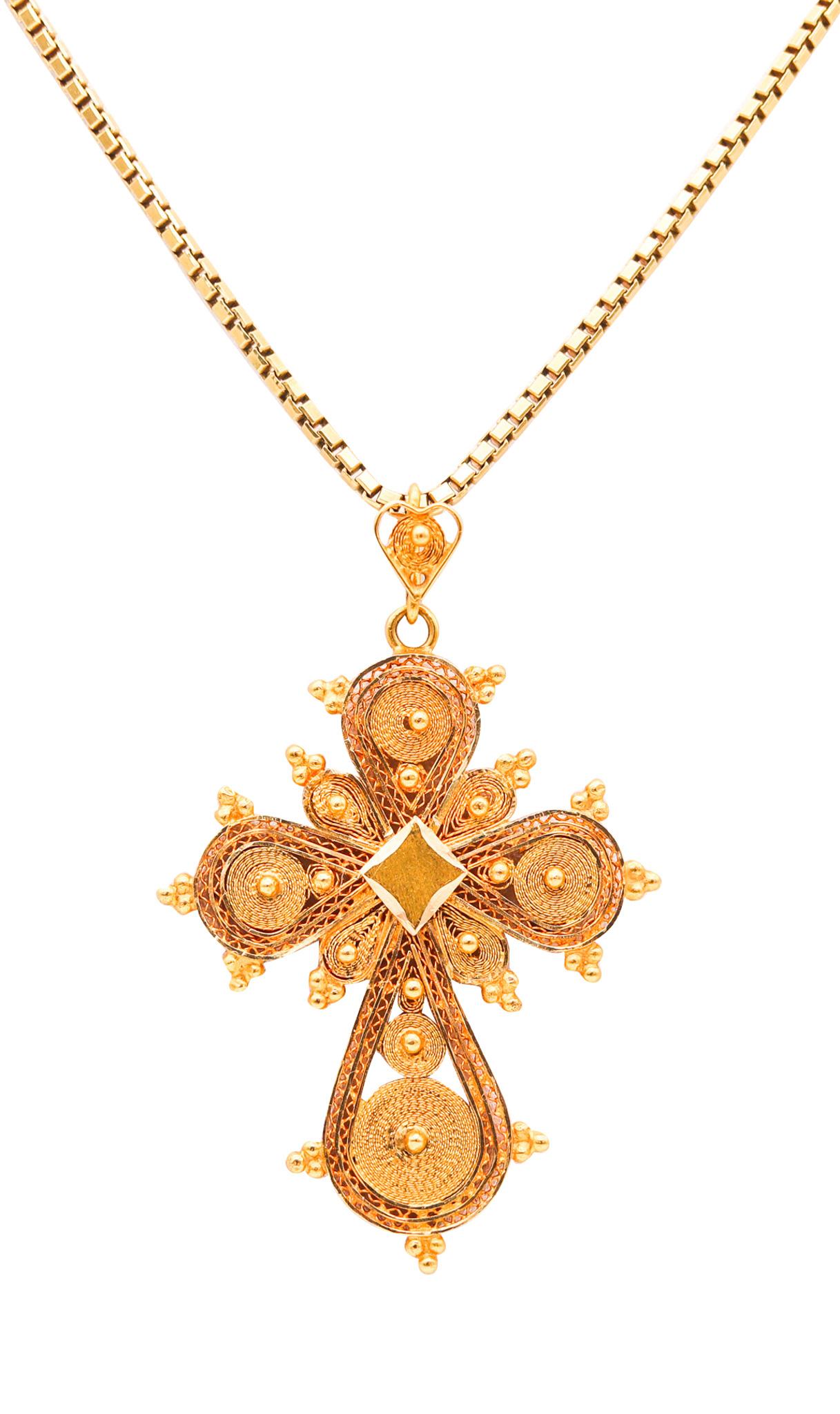 Portugal 1930 Fine Filigree Byzantine Type Pendant Cross In 18Kt Yellow Gold For Sale